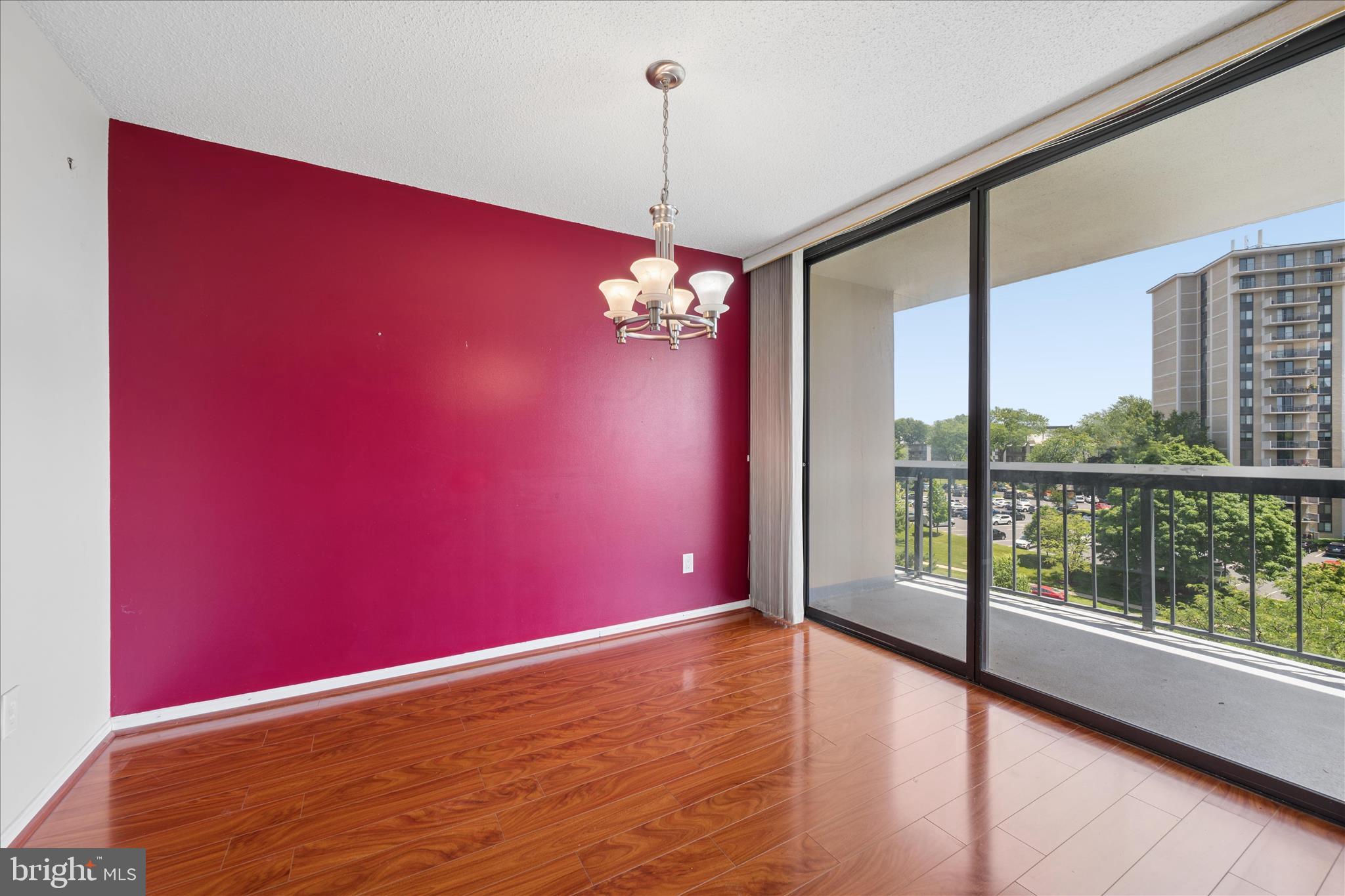 CHELSEA TOWERS - Residential