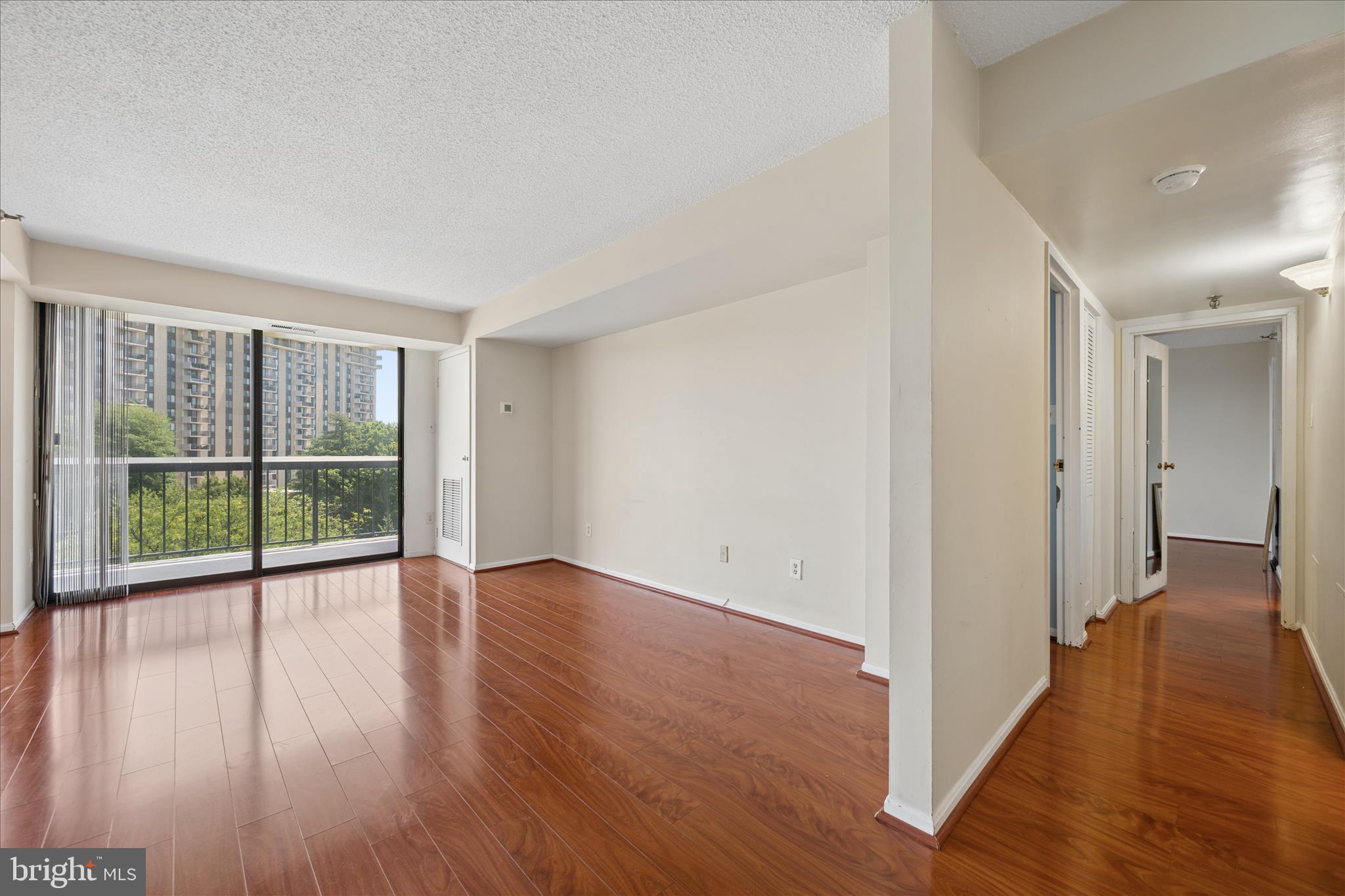 CHELSEA TOWERS - Residential