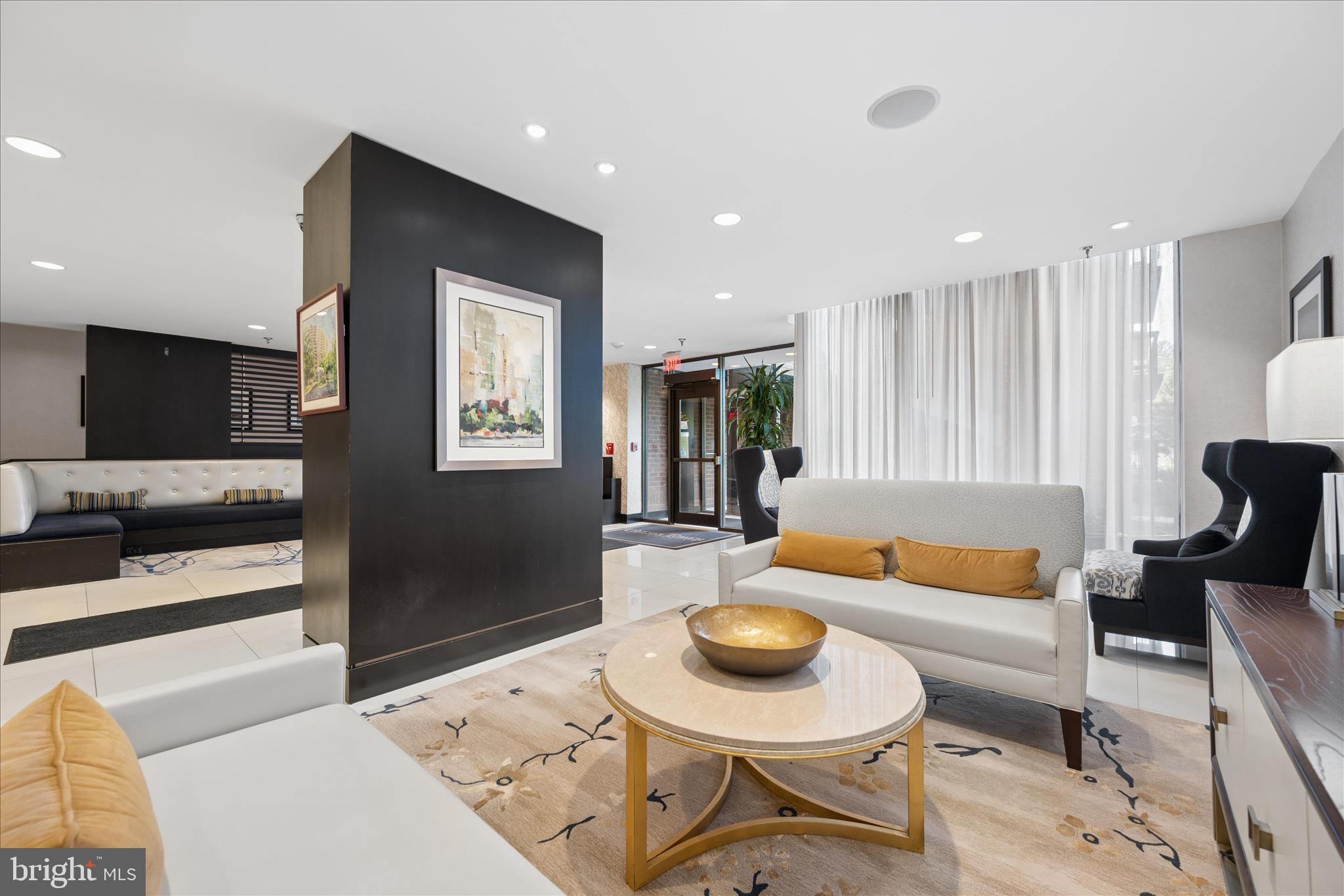CHELSEA TOWERS - Residential