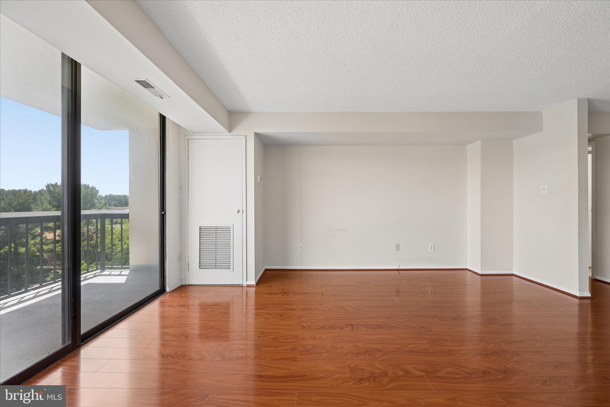 CHELSEA TOWERS - Residential