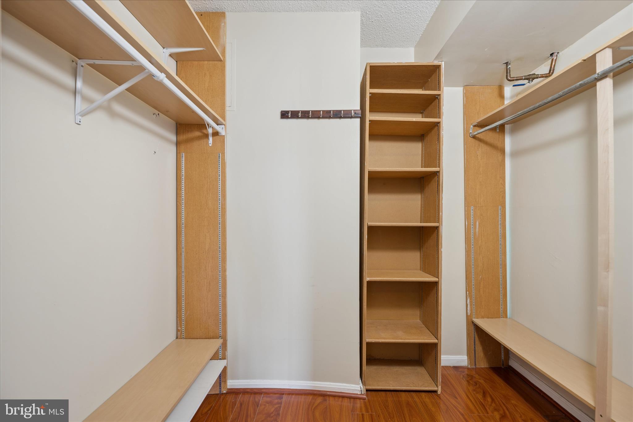 CHELSEA TOWERS - Residential