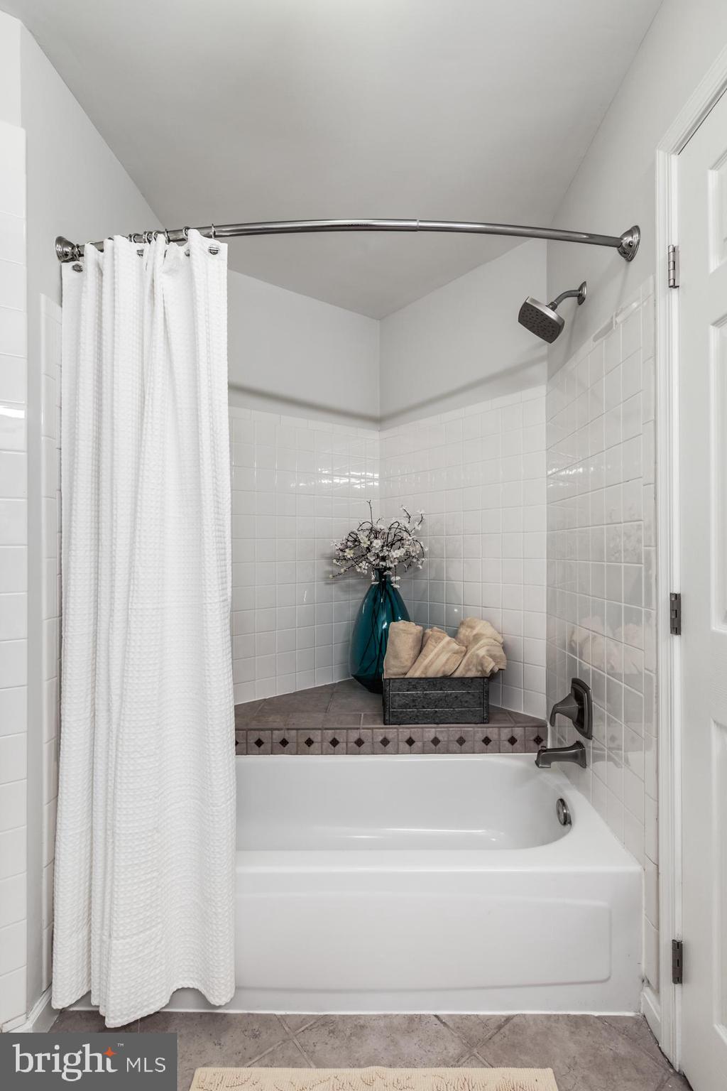 LIFESTYLE AT SULLY STATION - Residential
