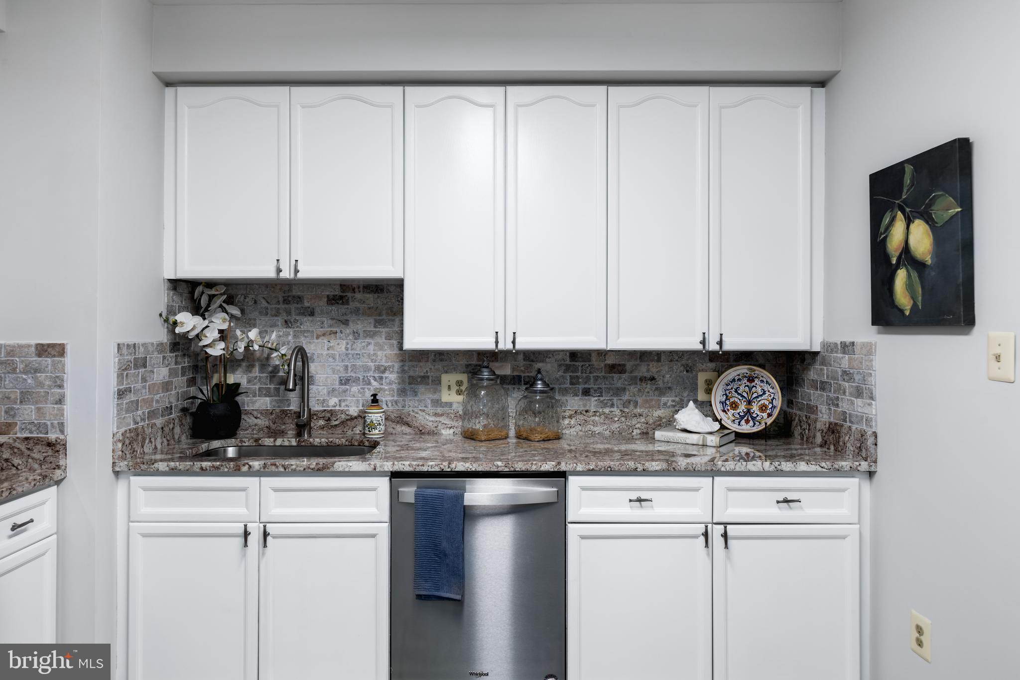 LIFESTYLE AT SULLY STATION - Residential