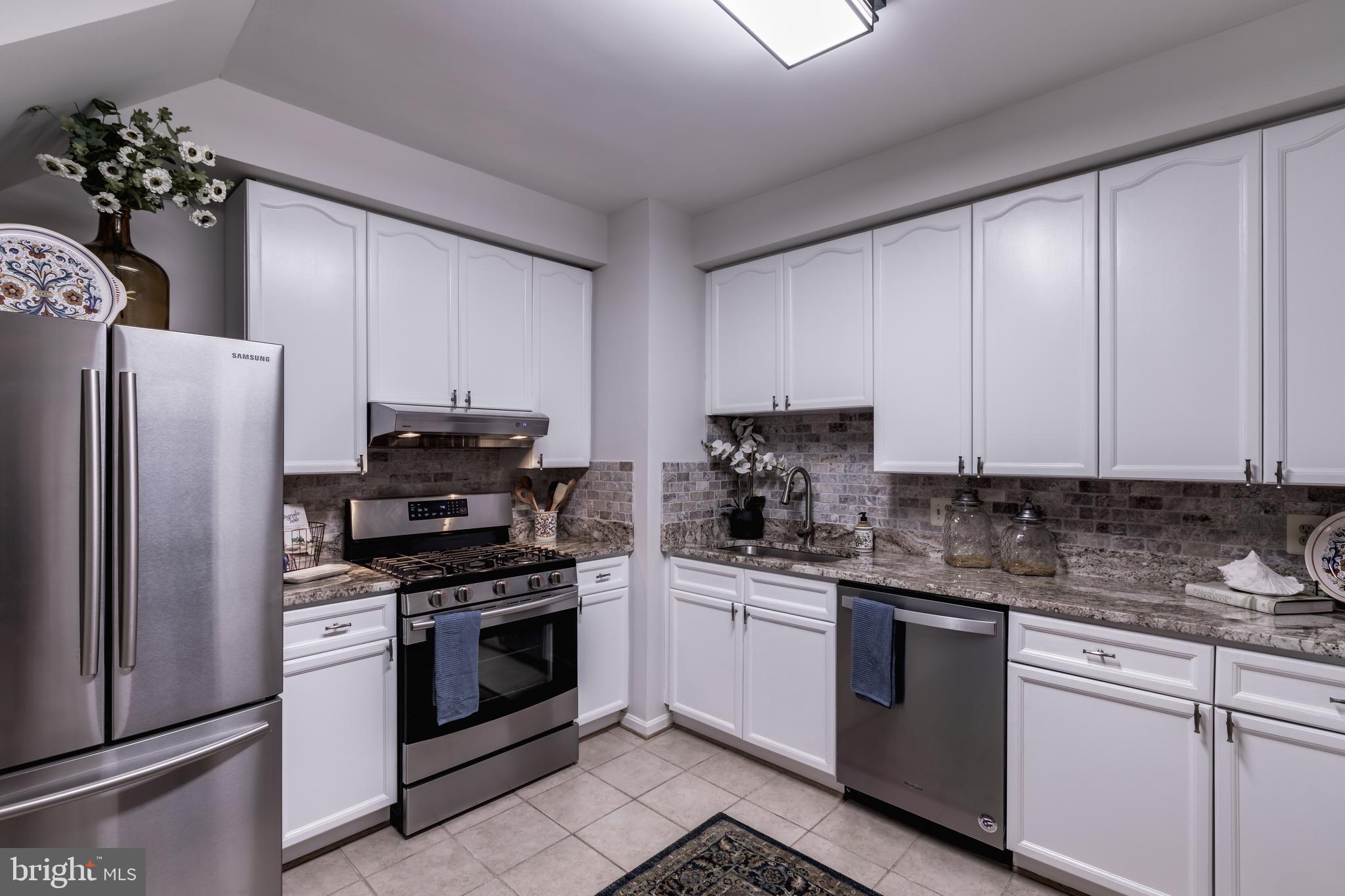LIFESTYLE AT SULLY STATION - Residential