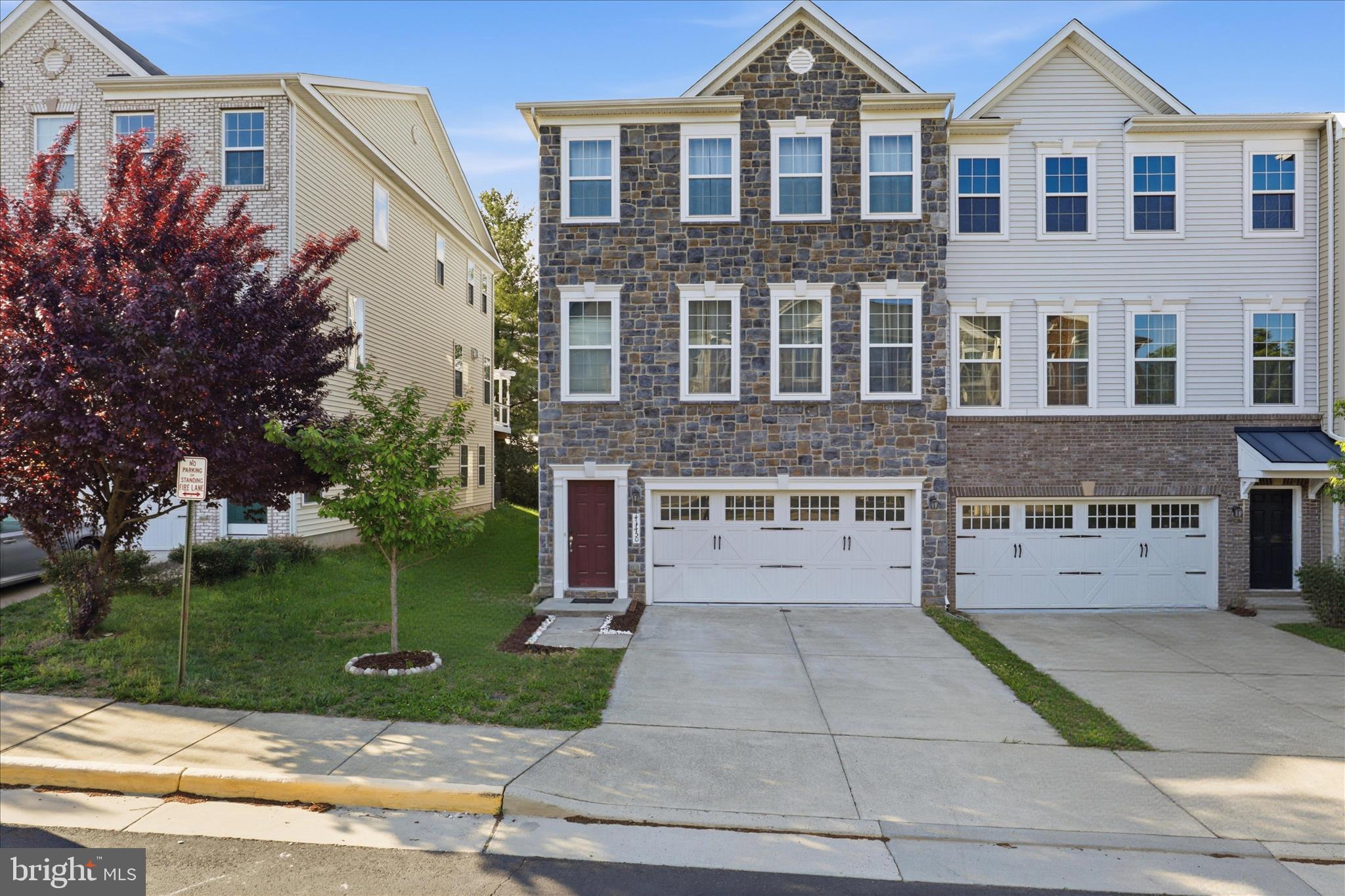 ASHBURN KNOLLS - Residential