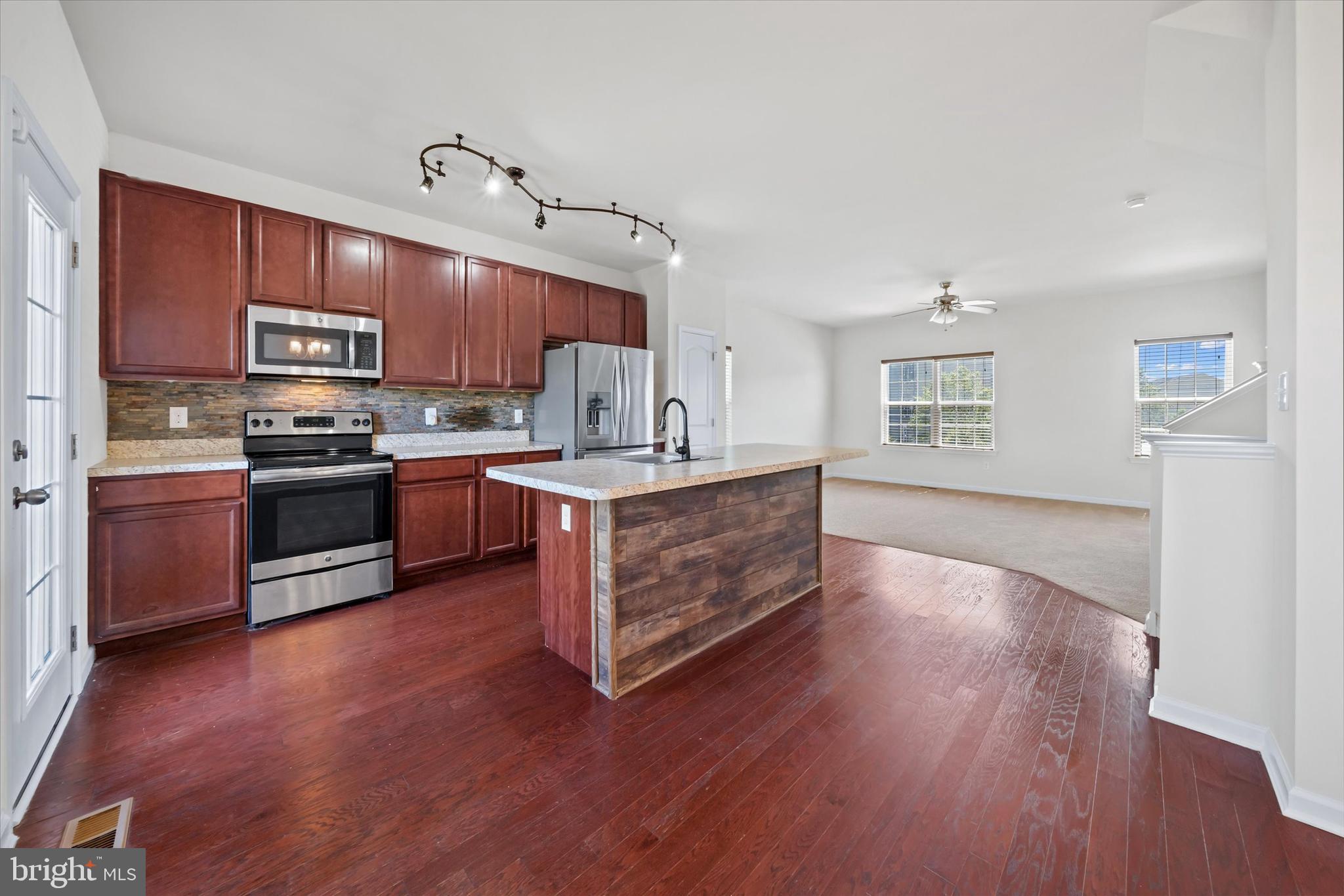 HYETTS CROSSING - Residential