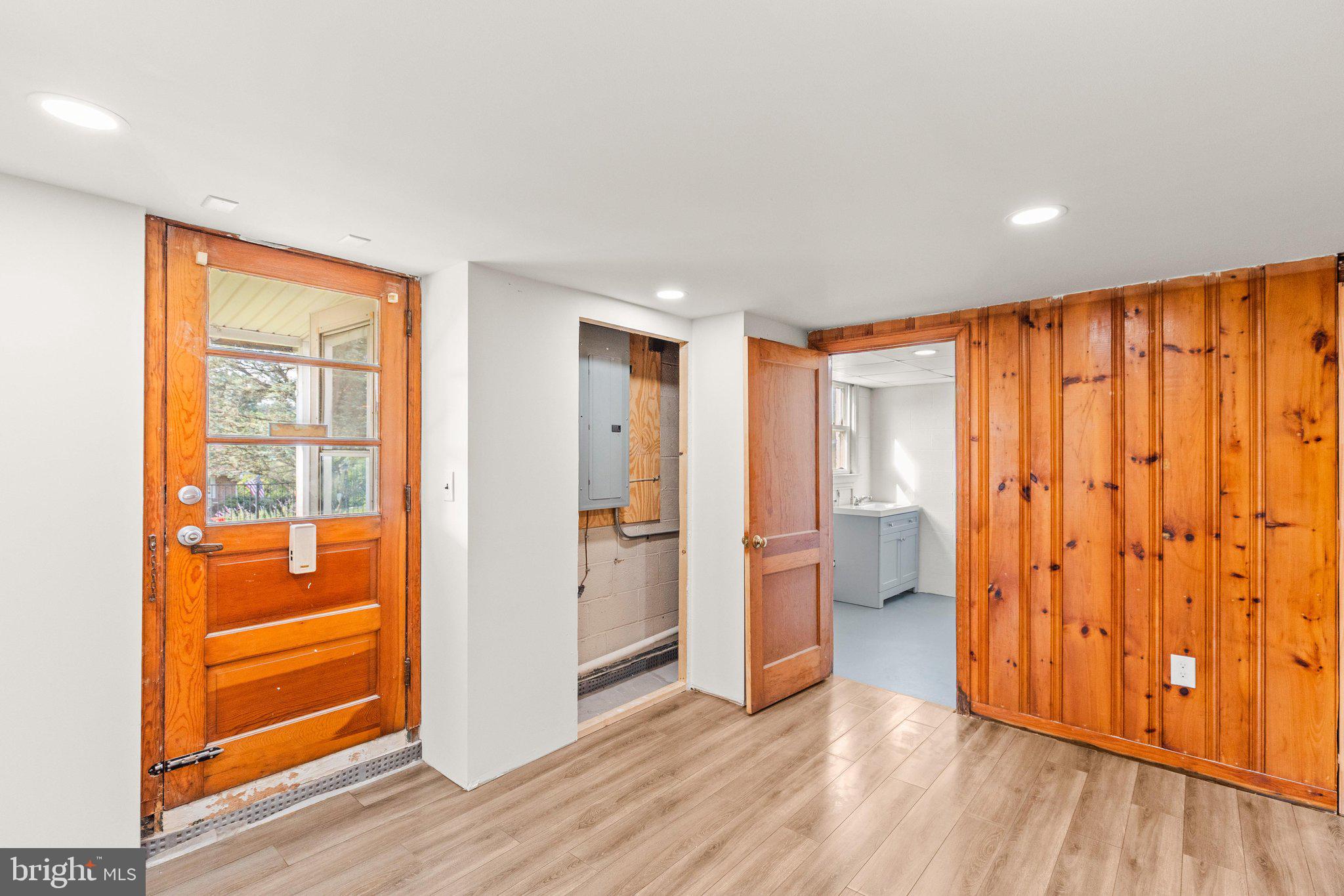 HOLLYWOOD HEIGHTS - Residential