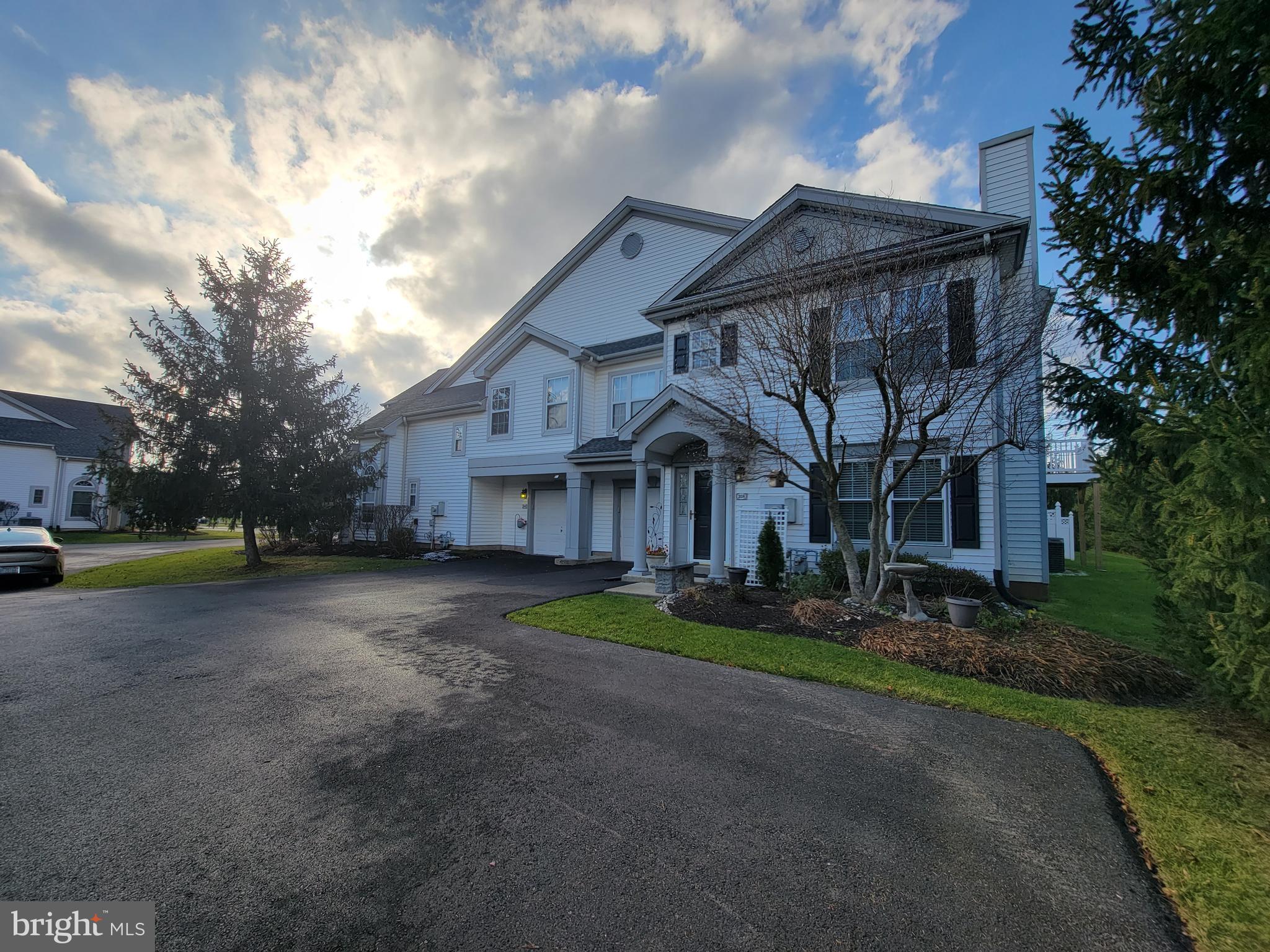 COUNTRY CROSSING - Residential
