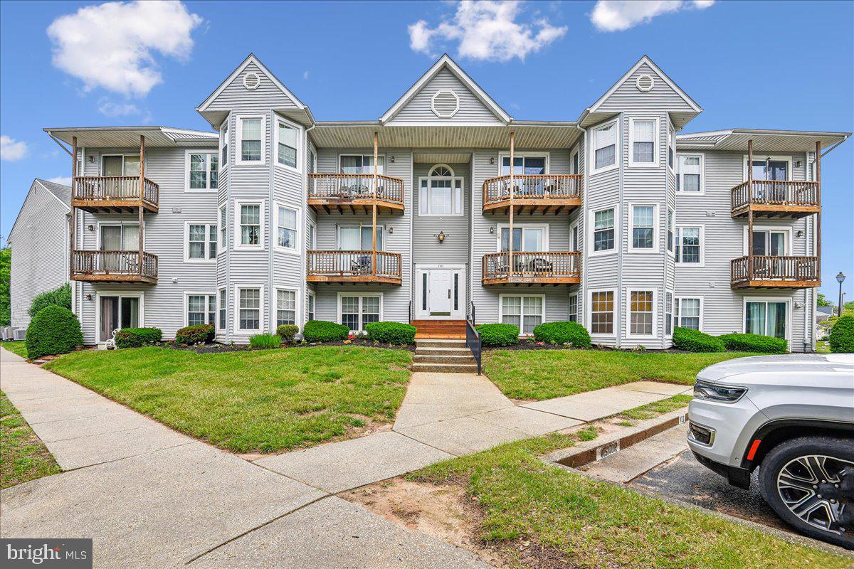 Welcome home to this cozy 2-bedroom, 1.5-bath condo featuring beautiful hardwood floors and two private balconies perfect for enjoying the breeze. Quietly nestled in the sought-after Chesterfield Mews, this home is located within walking distance to the local grocery store and coffee shop, offering both comfort and convenience. Whether you’re a new family just starting out or looking to downsize into low-maintenance living, this charming condo is the perfect fit. Don’t miss this wonderful opportunity!