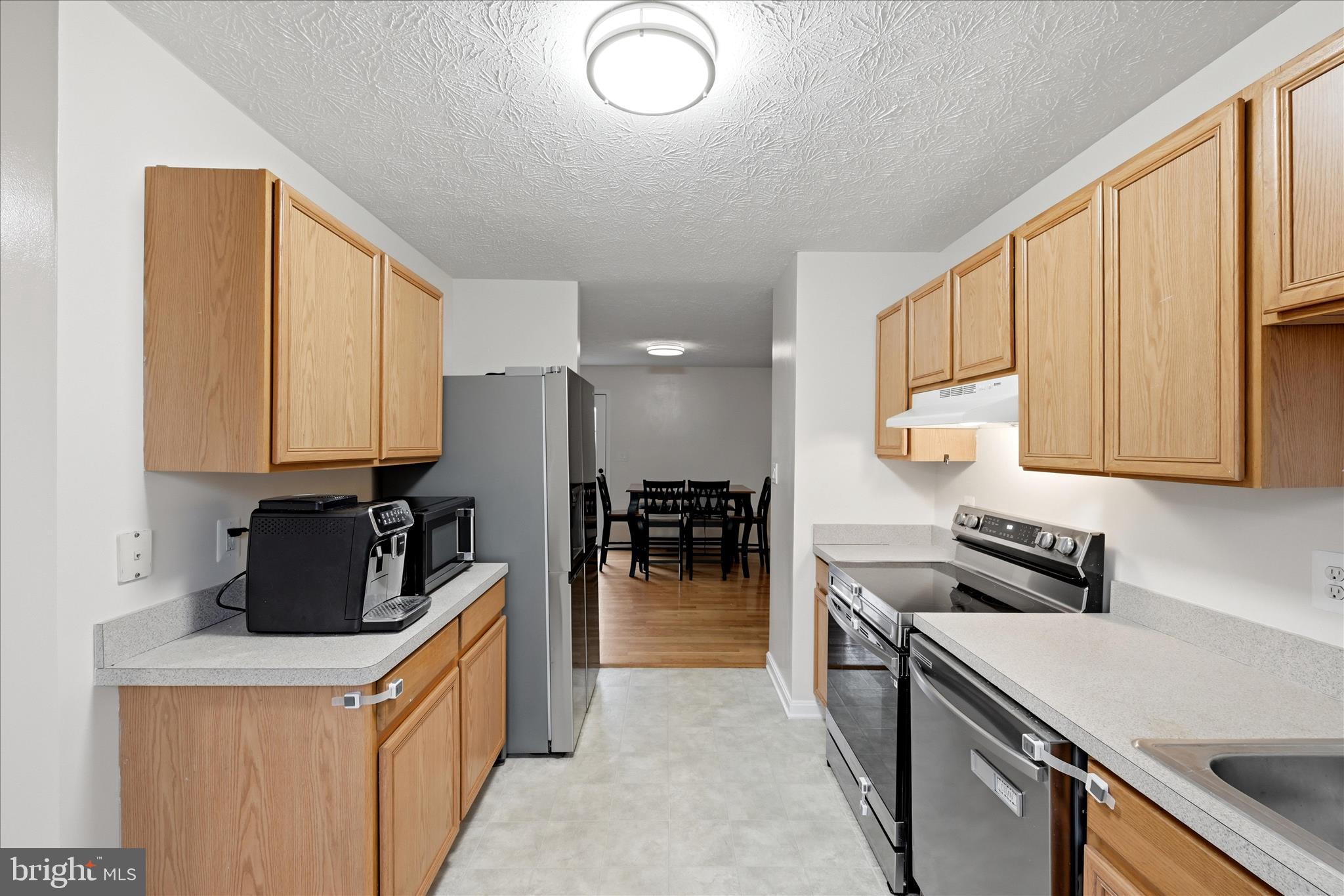 LAKEVIEW TOWNHOUSES - Residential