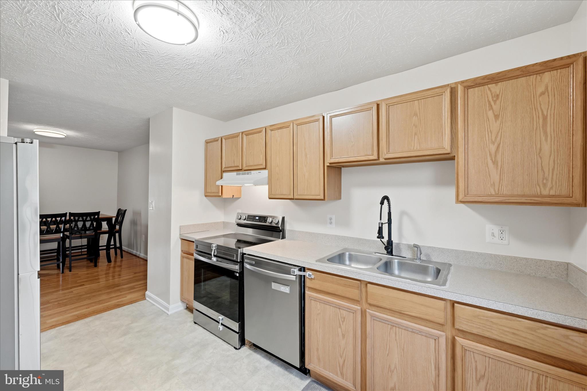 LAKEVIEW TOWNHOUSES - Residential