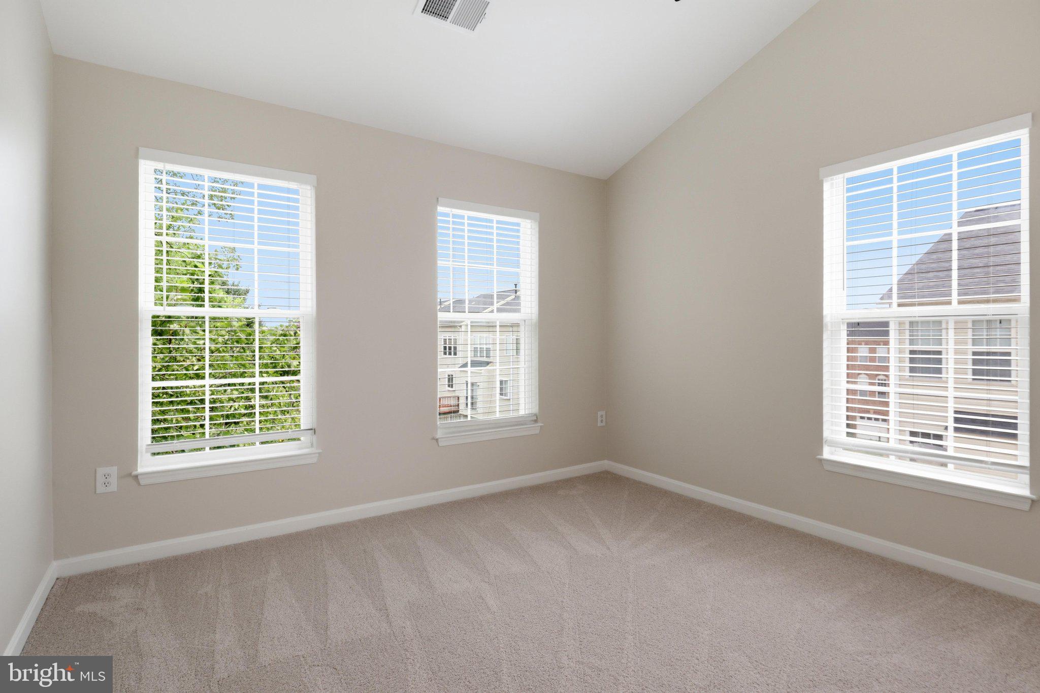 SQUIRREL HILL - Residential