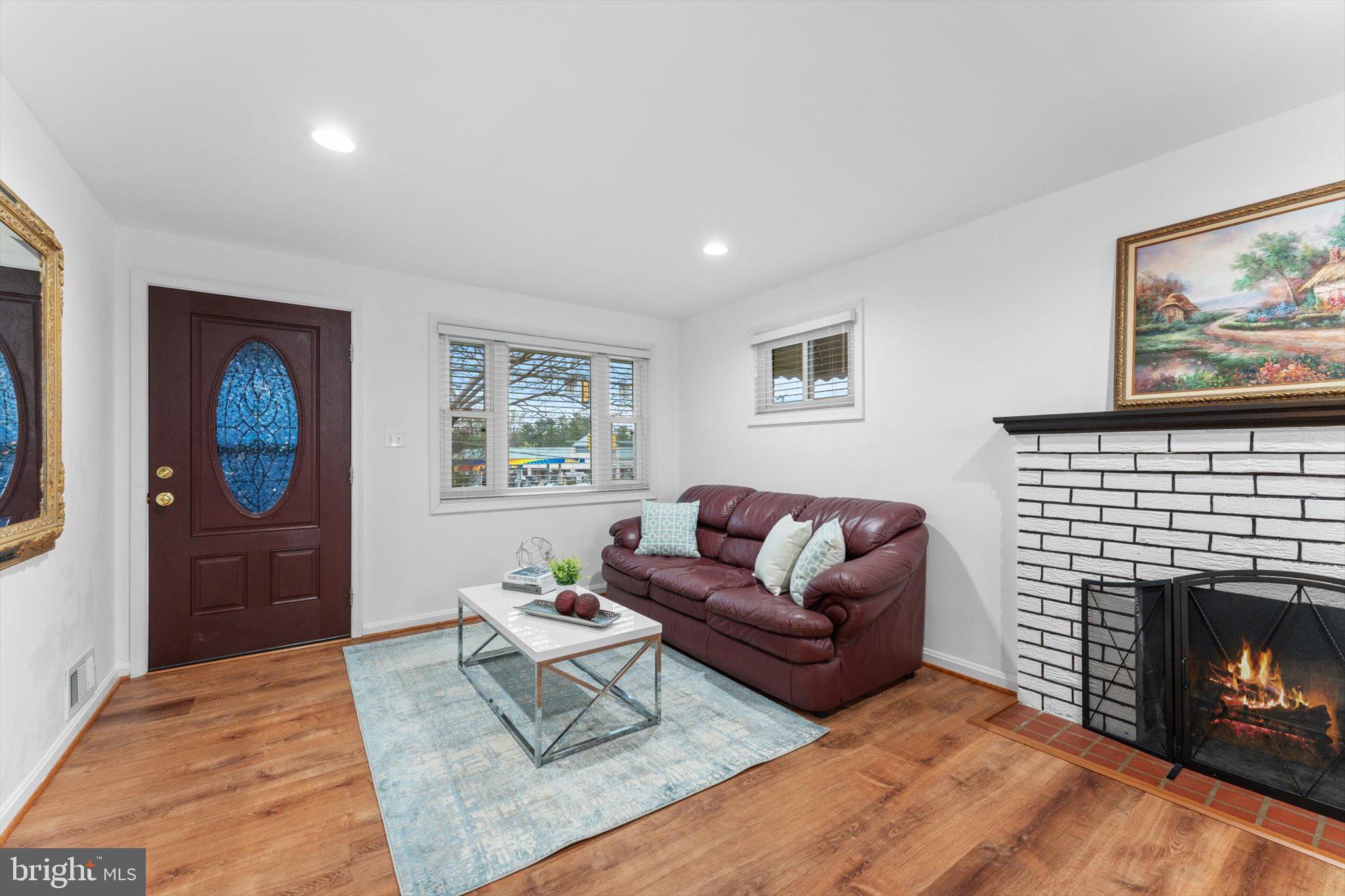 DONNA LEE GARDENS - Residential