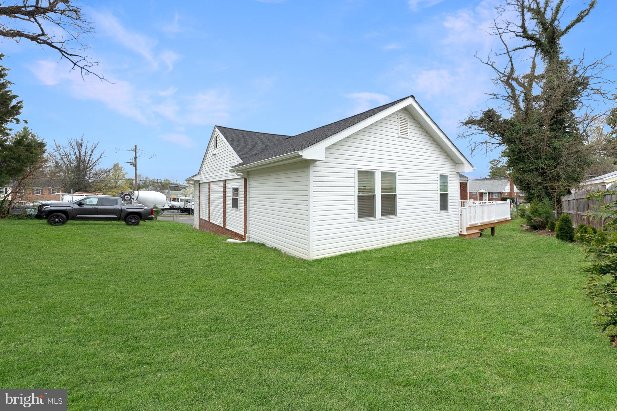 DONNA LEE GARDENS - Residential