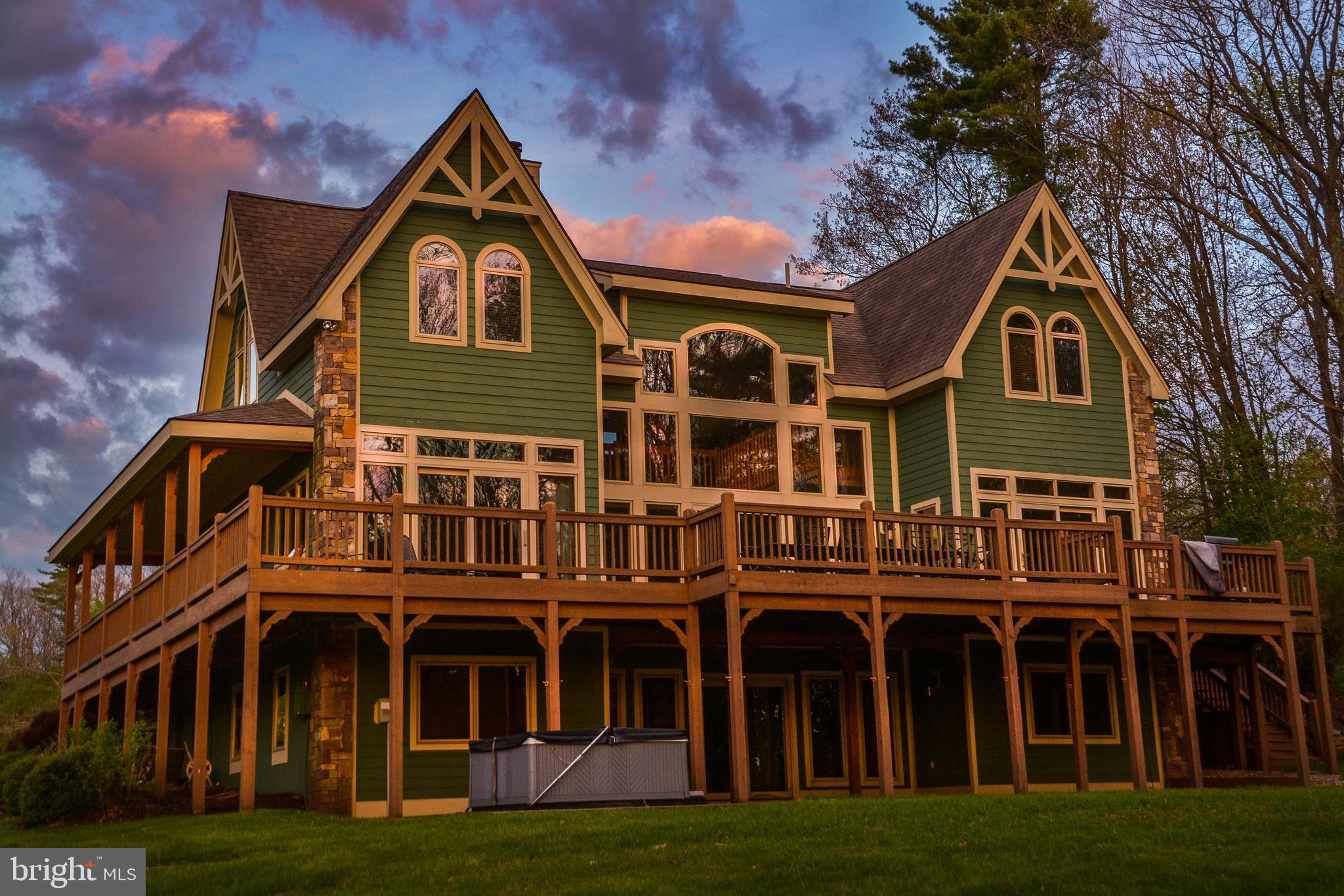 WATERFRONT GREENS - Residential