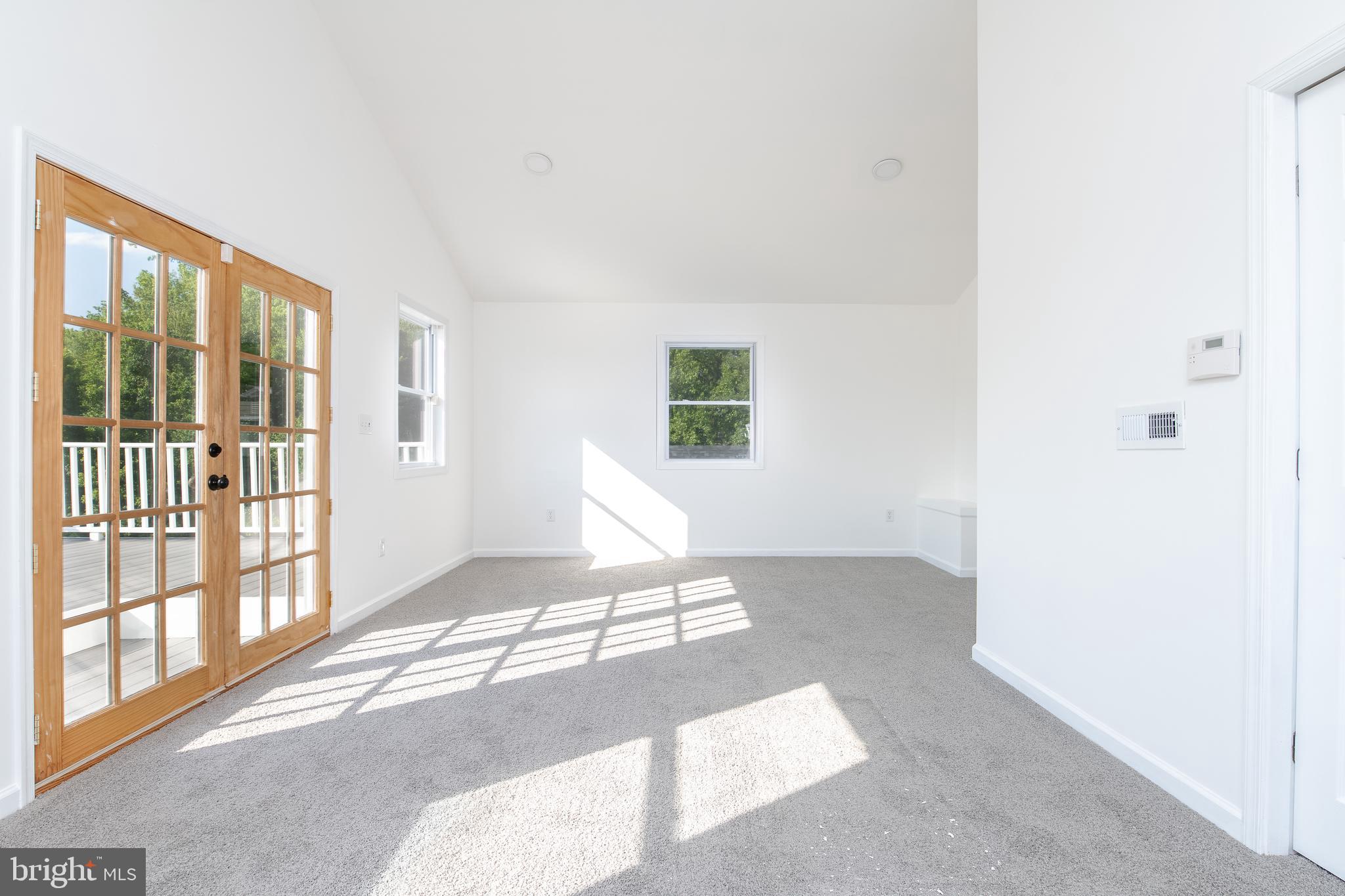 MIDDLE RIVER - Residential
