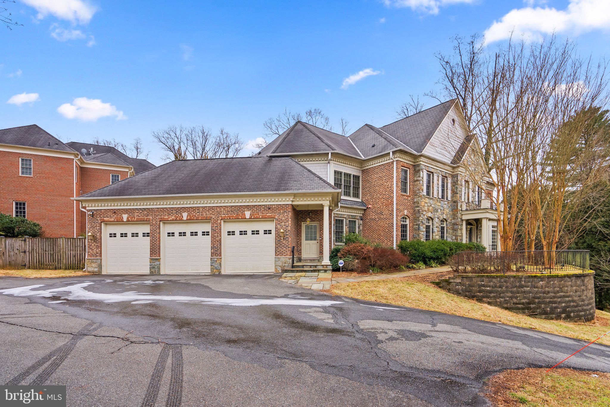 BRADLEY HILLS GROVE - Residential