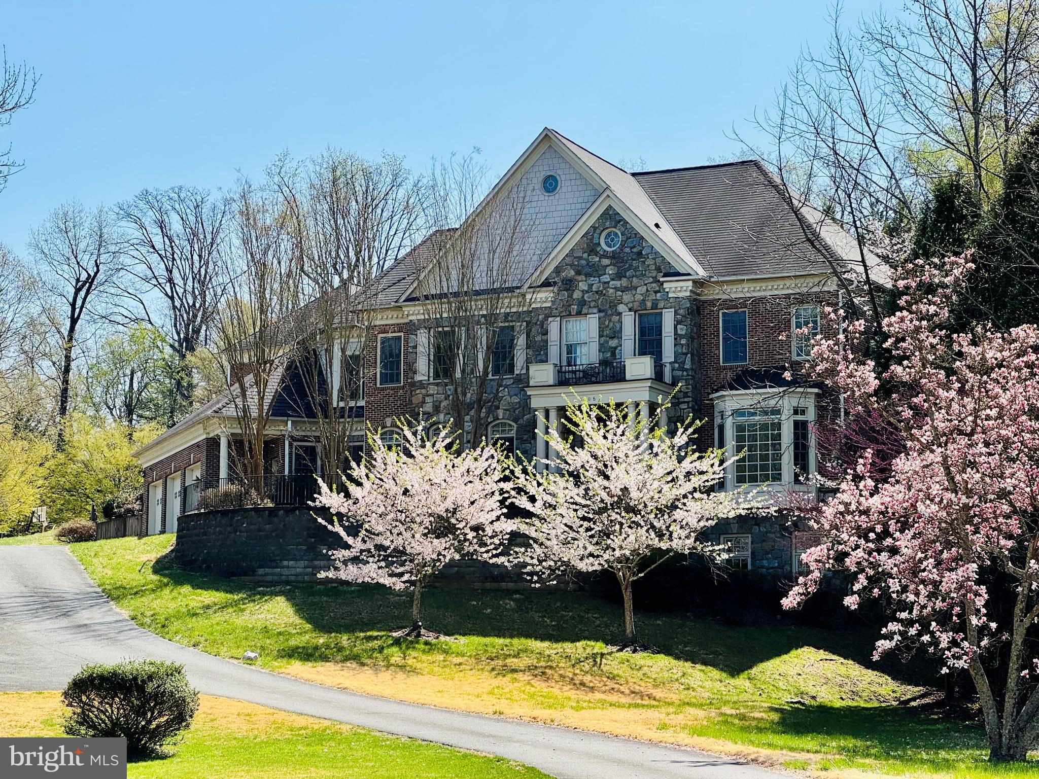BRADLEY HILLS GROVE - Residential