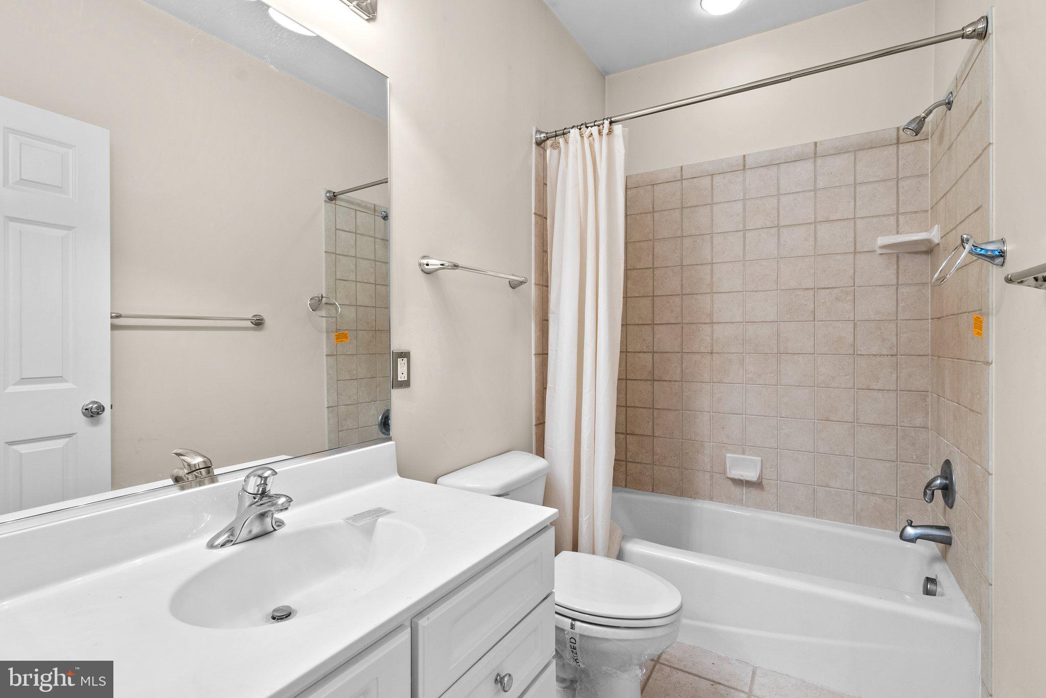 BRADLEY HILLS GROVE - Residential