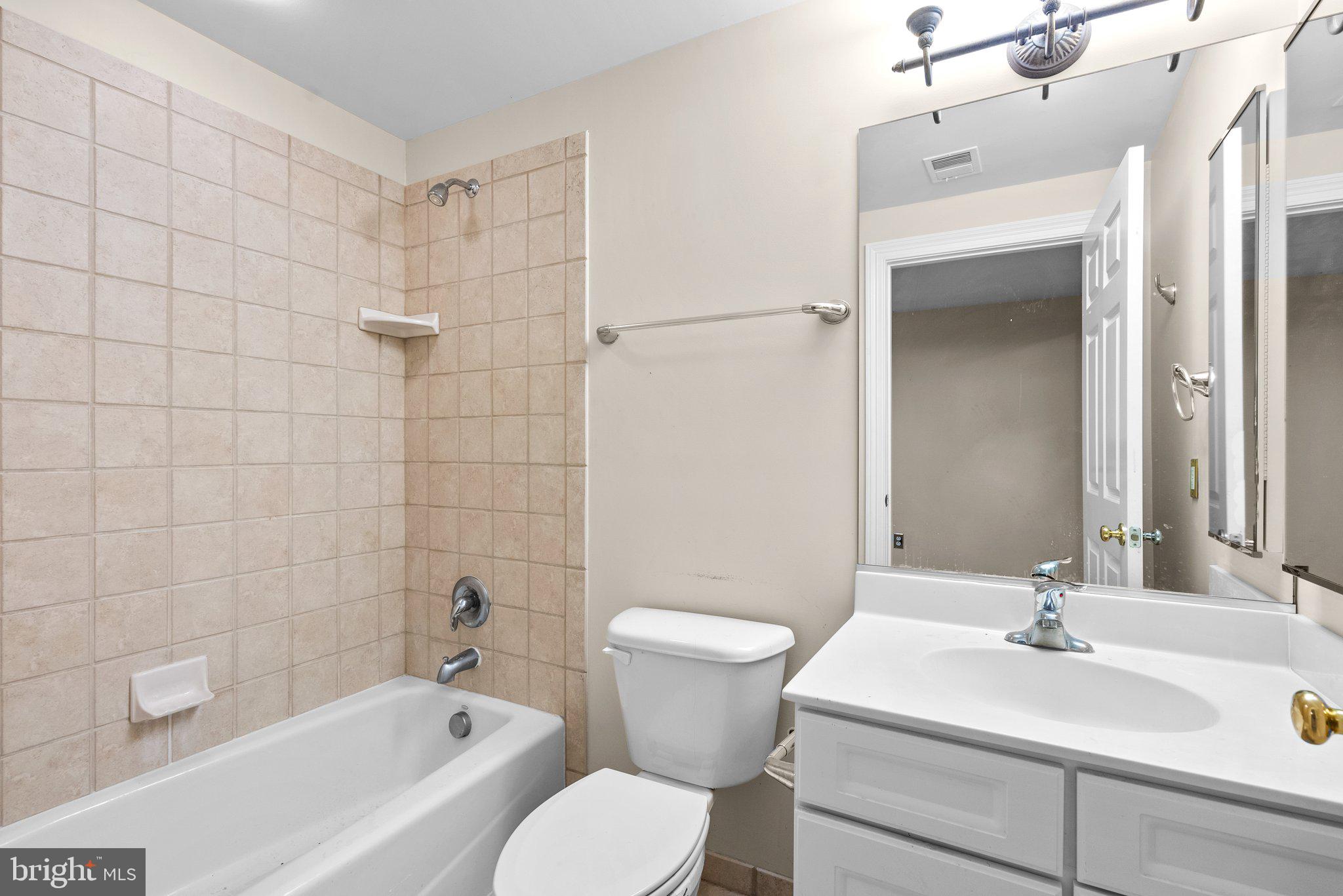 BRADLEY HILLS GROVE - Residential