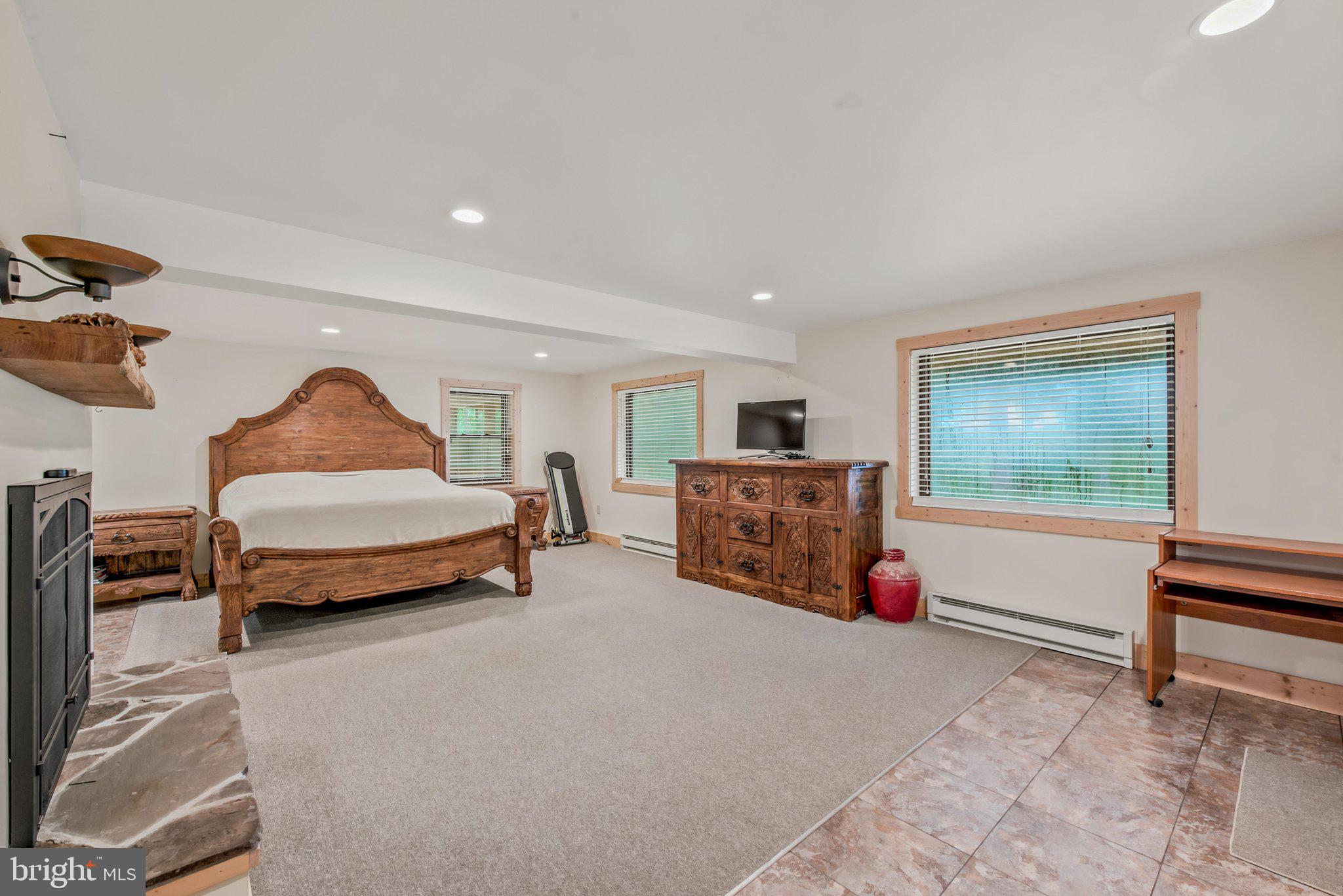 OLD MILL MANOR - Residential