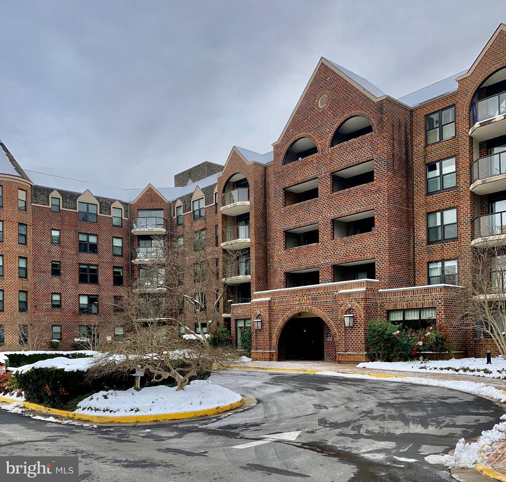 Come and see this beautiful home which is in the heart of Arlington. This condo has 2-bedroom, 2 full baths with a beautiful kitchen, hardwood floors throughout the unit and a good size patio for entertainment or just to relax and enjoy the night. The kitchen comes with updated appliances, quartz countertops and well-designed cabinets. The master bedroom is very spacious, and it offers lots of natural light. The dining room and living are a combo, but it also offers a very spacious room with a remote-control electronic sliding blind or if you prefer it has lots of natural light.  Amenities also include an in-unit washer-dryer, prime parking spot in the underground garage, outdoor pool, tennis court, fitness room, party room and a secure lobby. 1 cat and 1 dog are welcome but it must be less than 20 lbs. This home is ideally located within minutes of downtown D.C., Georgetown D.C., Rosslyn, Tyson, Pentagon and Old Town Alexandria neighborhood. It is also withing proximity of the Rosslyn and Courthouse subway station as well as lots of restaurants and shops nearby. This is the one you have been waiting for and you won’t be disappointed.