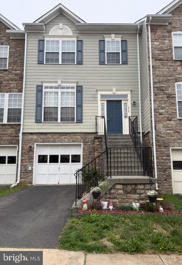 POTOMAC CROSSING - Residential