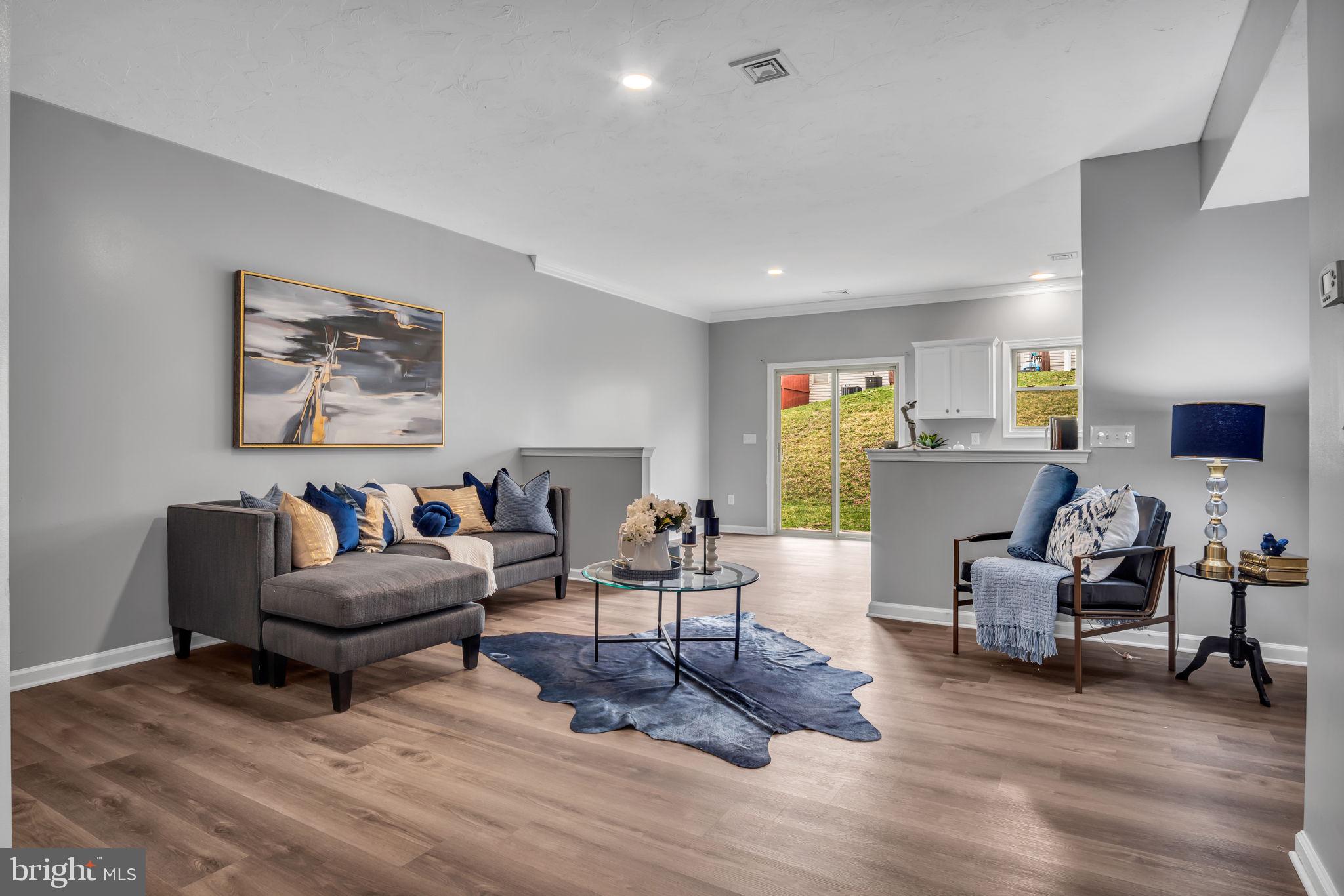 WELLINGTON MANOR - Residential