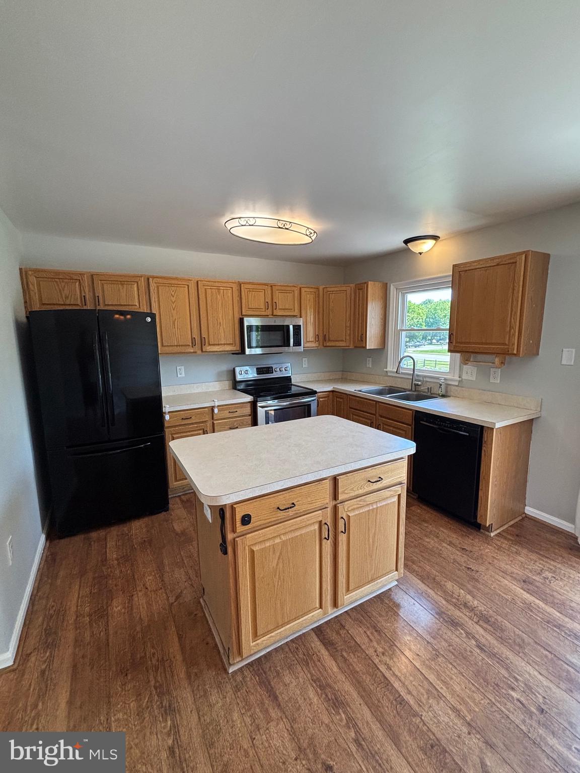 WHISPERING HILLS - Residential