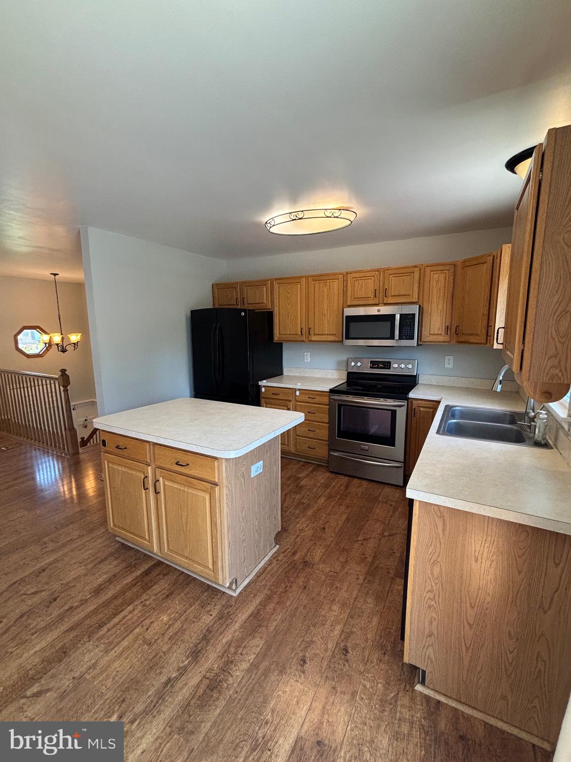 WHISPERING HILLS - Residential