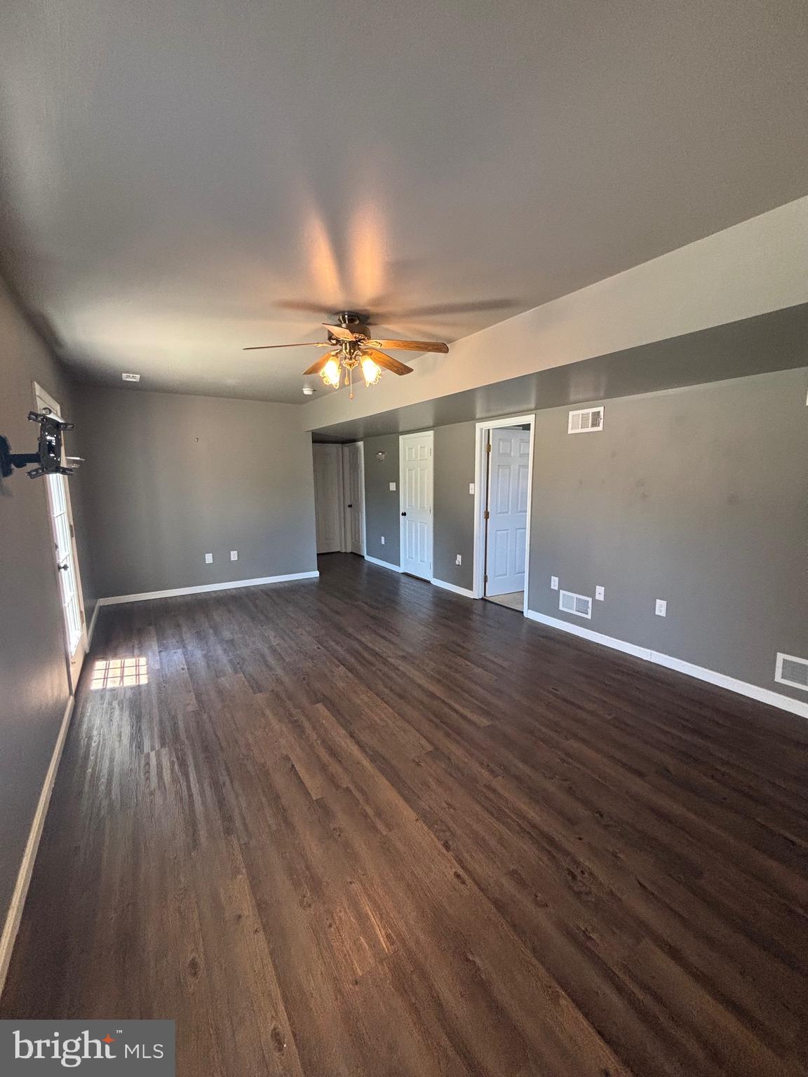 WHISPERING HILLS - Residential