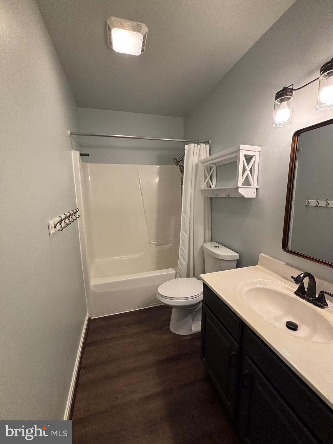 WHISPERING HILLS - Residential