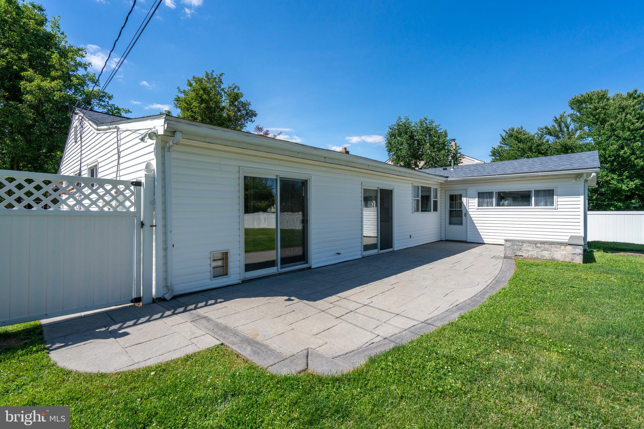 MEETINGHOUSE VIL - Residential