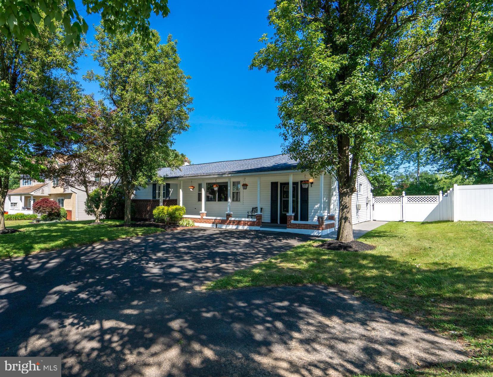 MEETINGHOUSE VIL - Residential