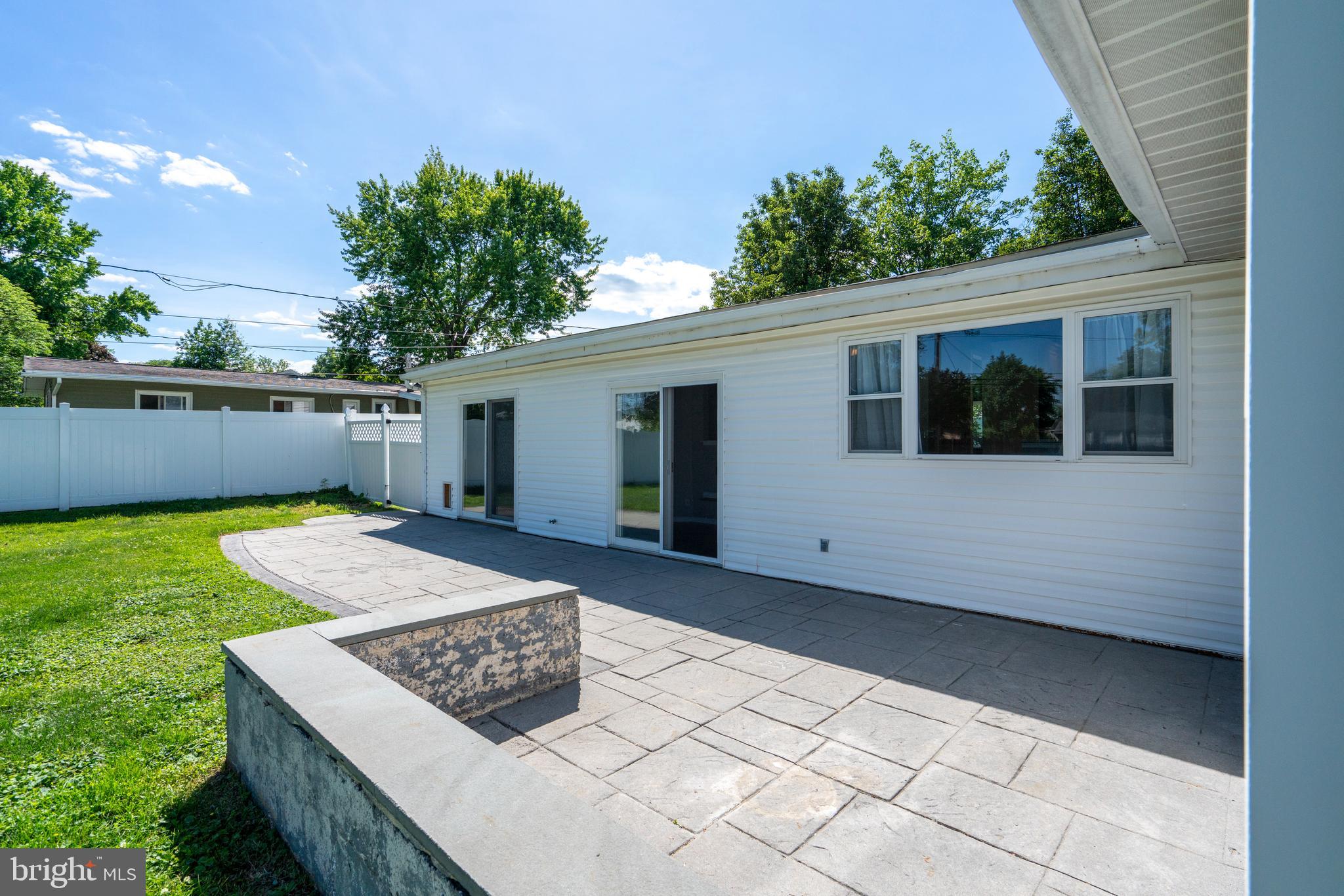 MEETINGHOUSE VIL - Residential