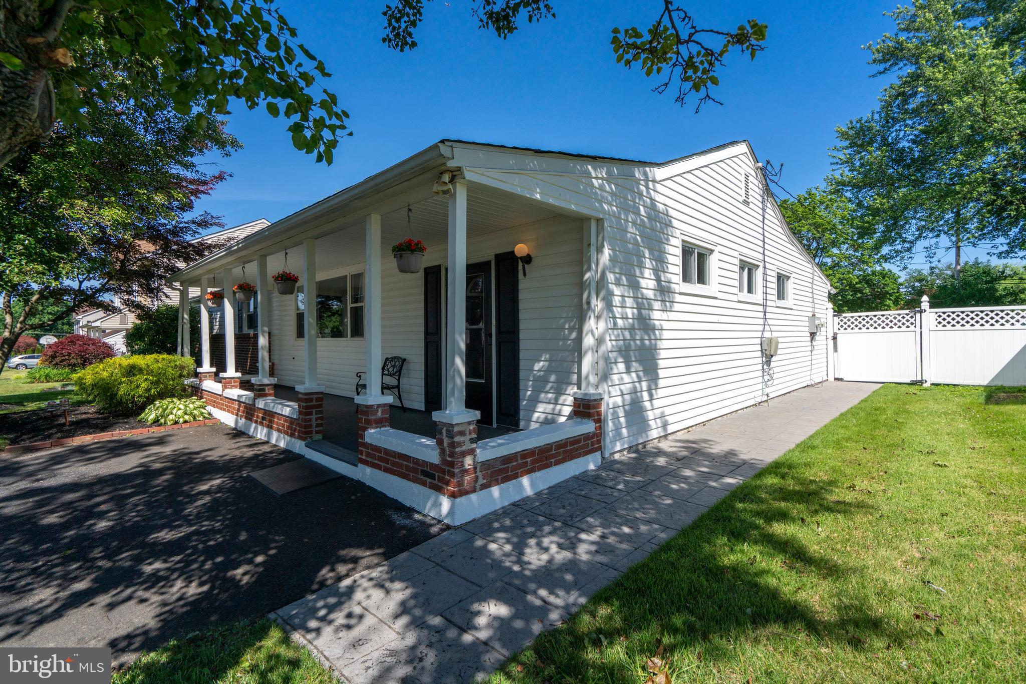 MEETINGHOUSE VIL - Residential