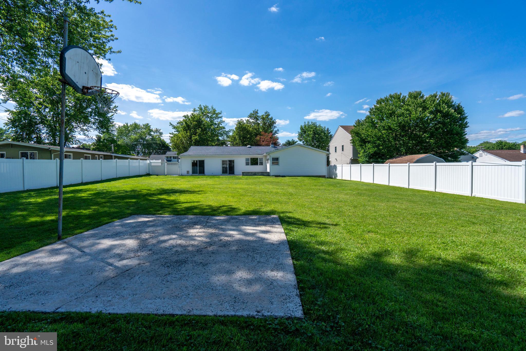 MEETINGHOUSE VIL - Residential