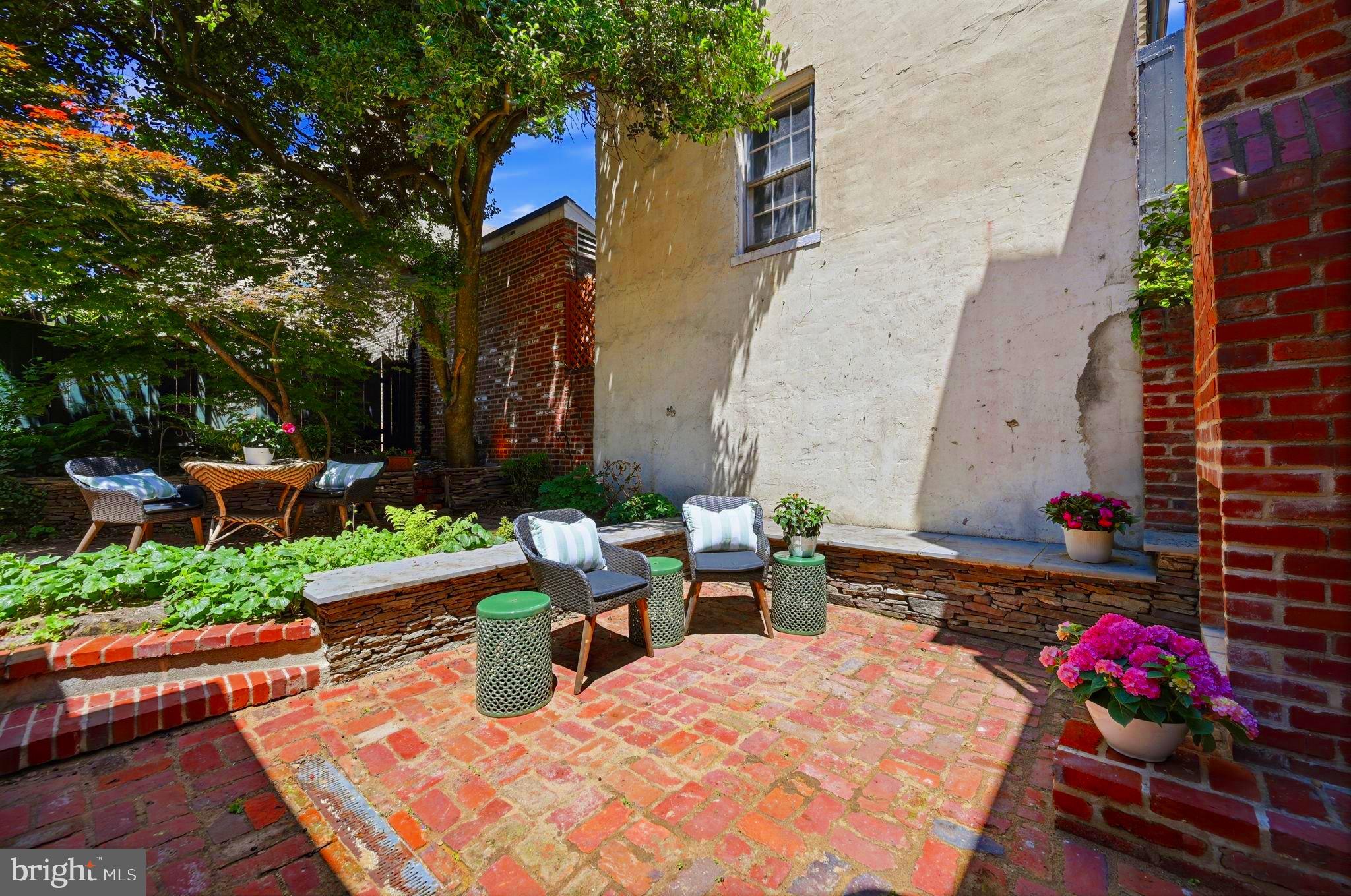OLD TOWN ALEXANDRIA - Residential
