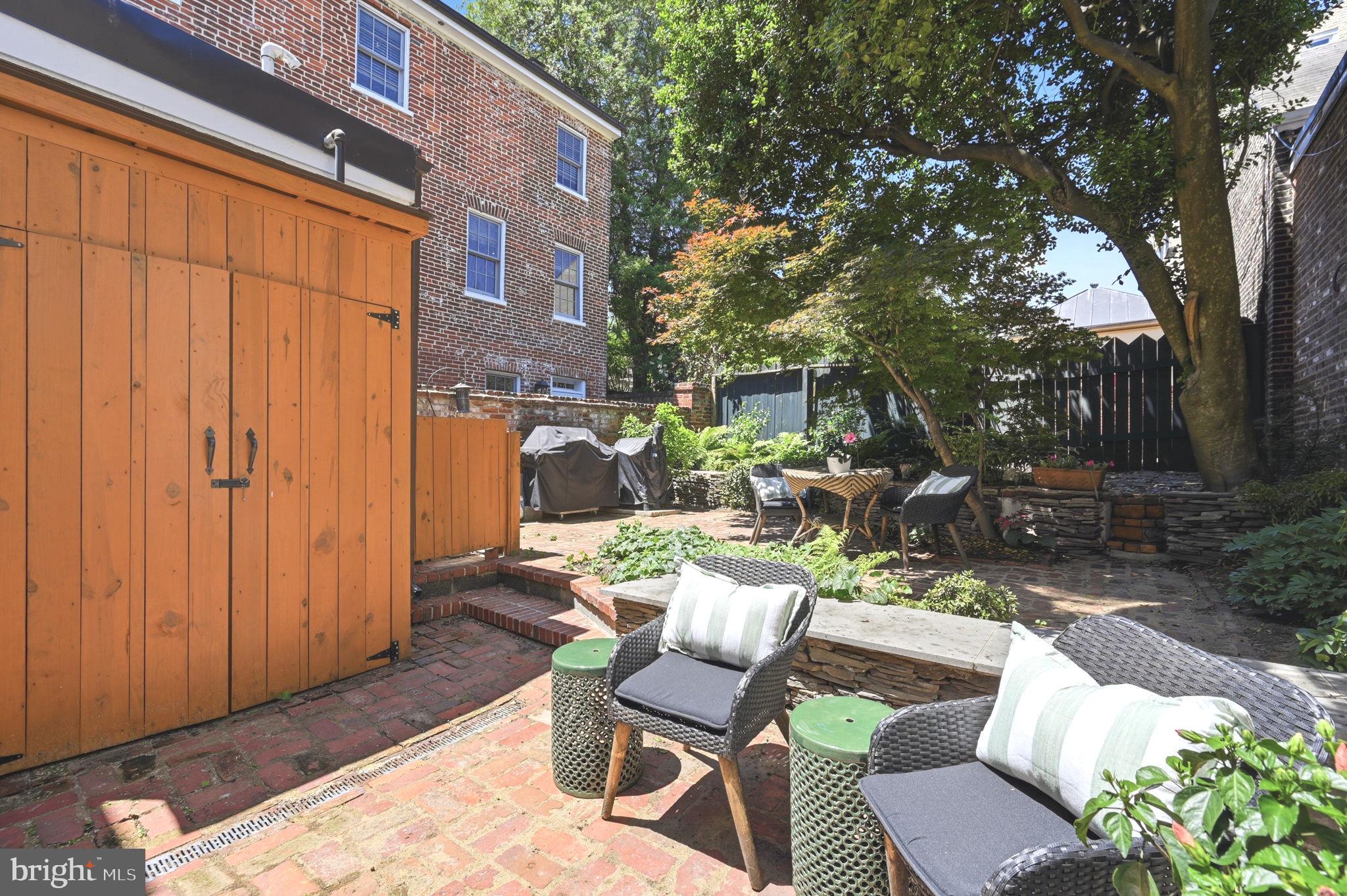 OLD TOWN ALEXANDRIA - Residential