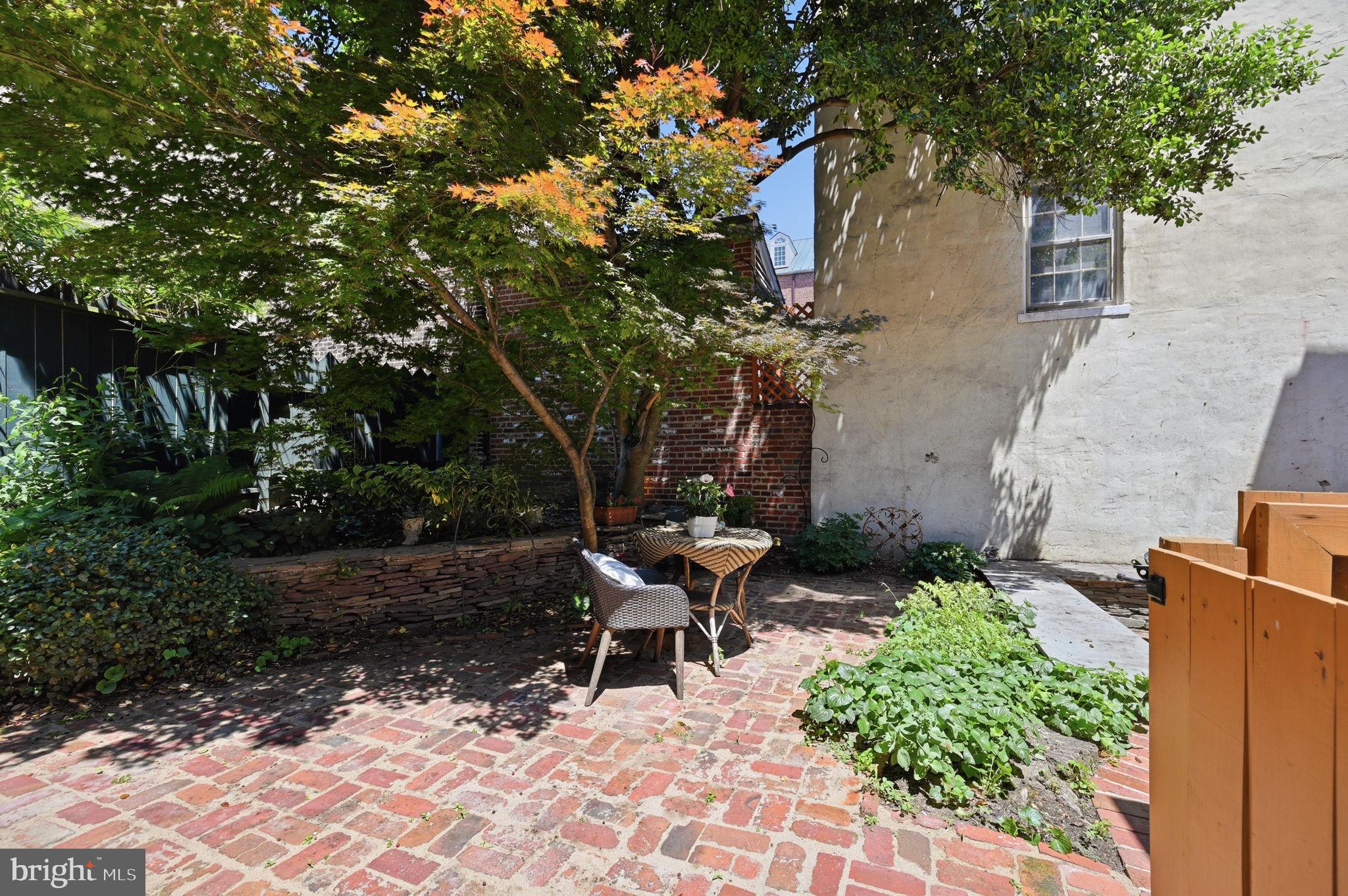 OLD TOWN ALEXANDRIA - Residential