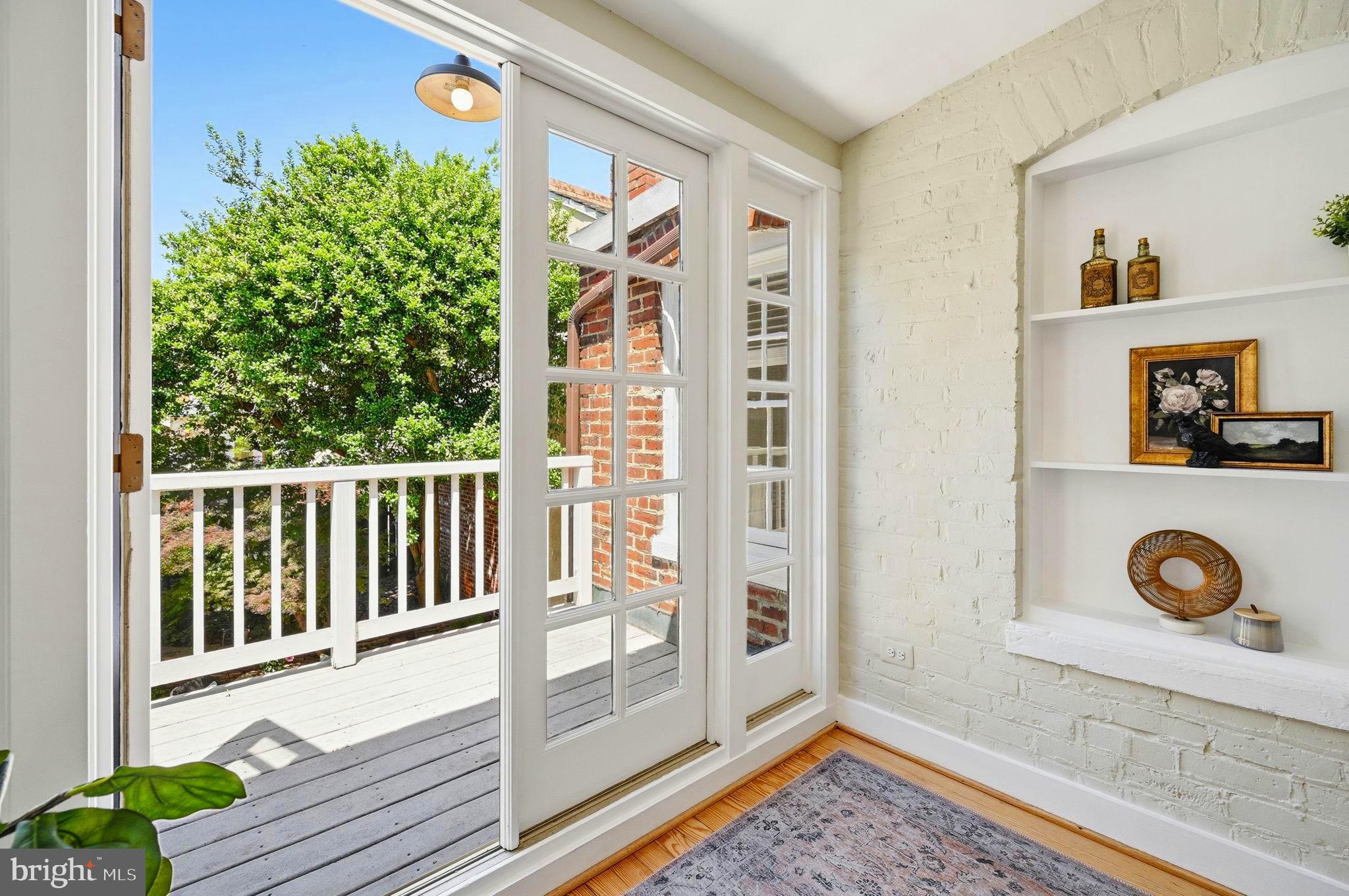 OLD TOWN ALEXANDRIA - Residential