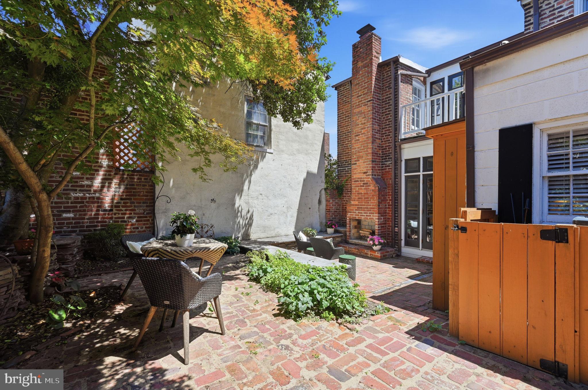 OLD TOWN ALEXANDRIA - Residential