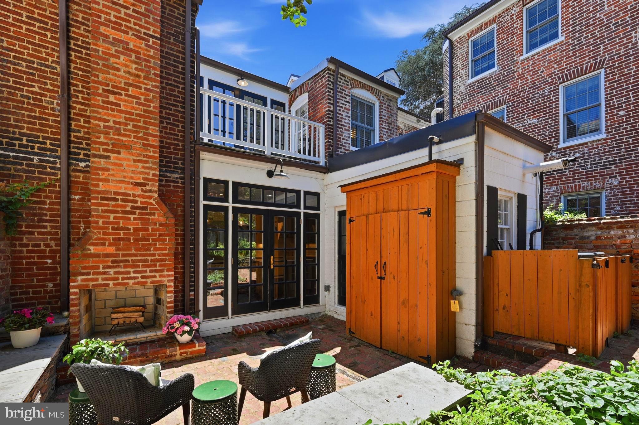 OLD TOWN ALEXANDRIA - Residential