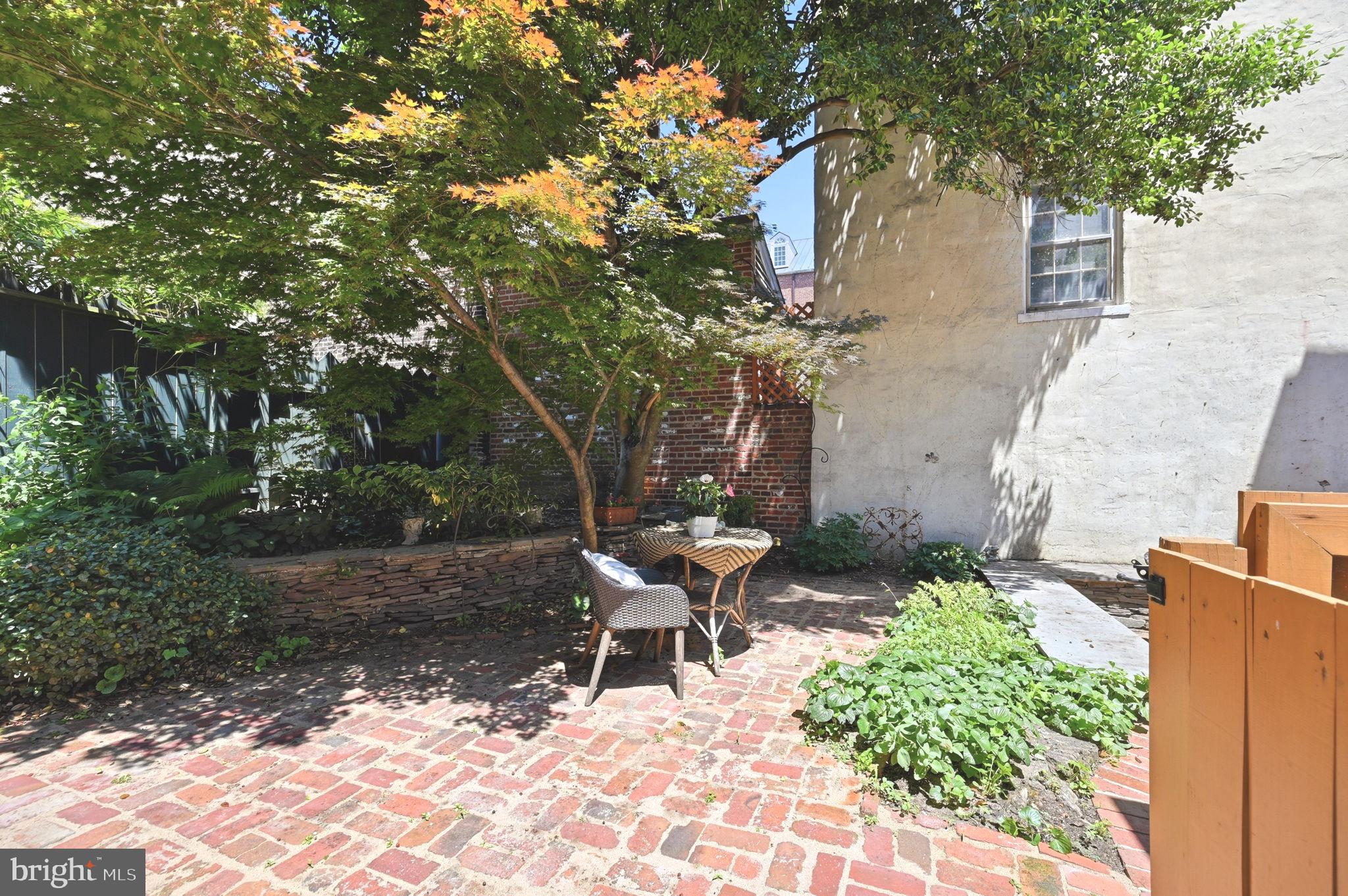 OLD TOWN ALEXANDRIA - Residential