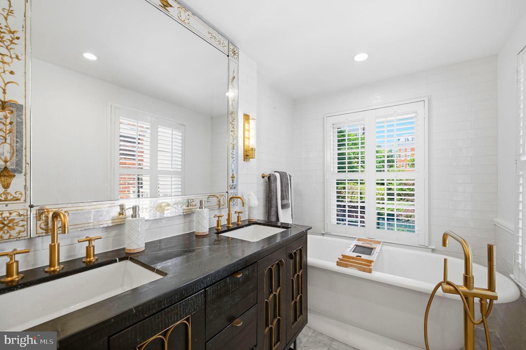 OLD TOWN ALEXANDRIA - Residential