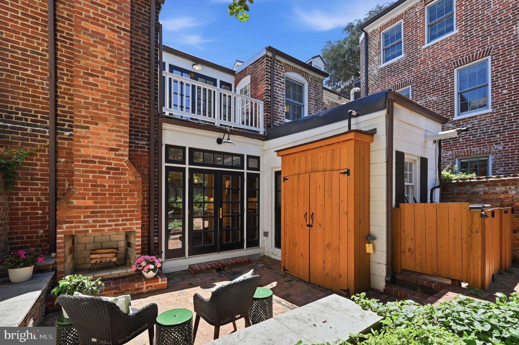 OLD TOWN ALEXANDRIA - Residential