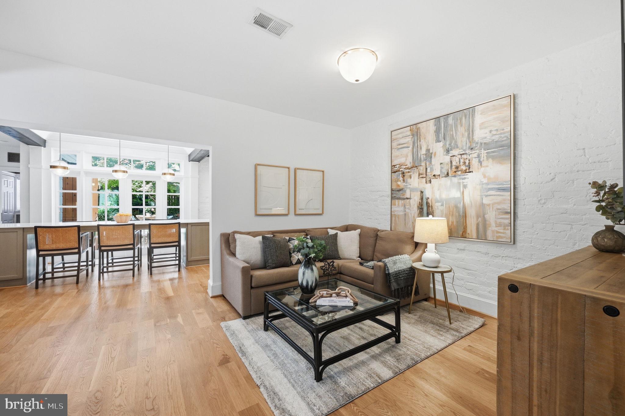 OLD TOWN ALEXANDRIA - Residential