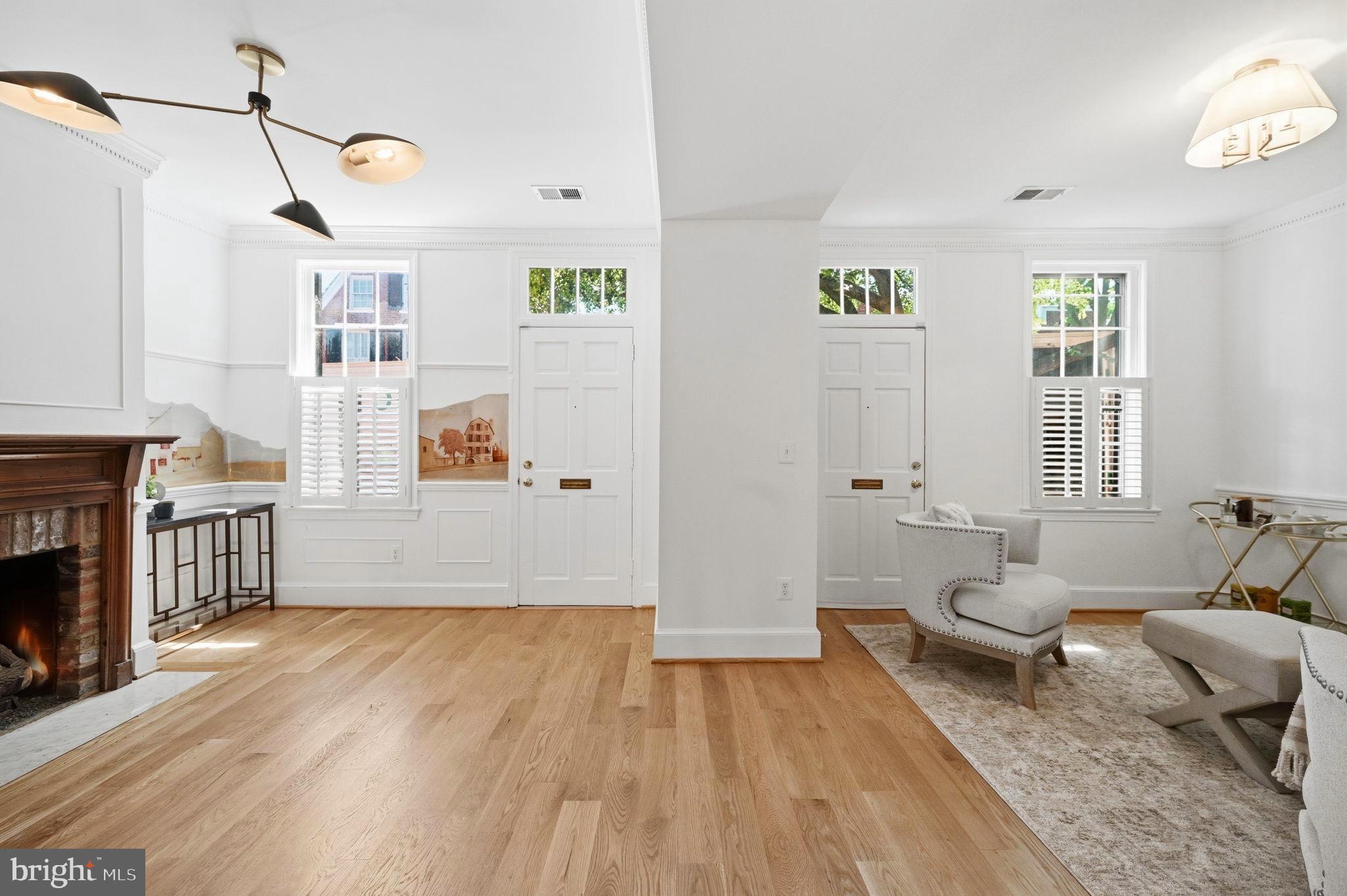 OLD TOWN ALEXANDRIA - Residential