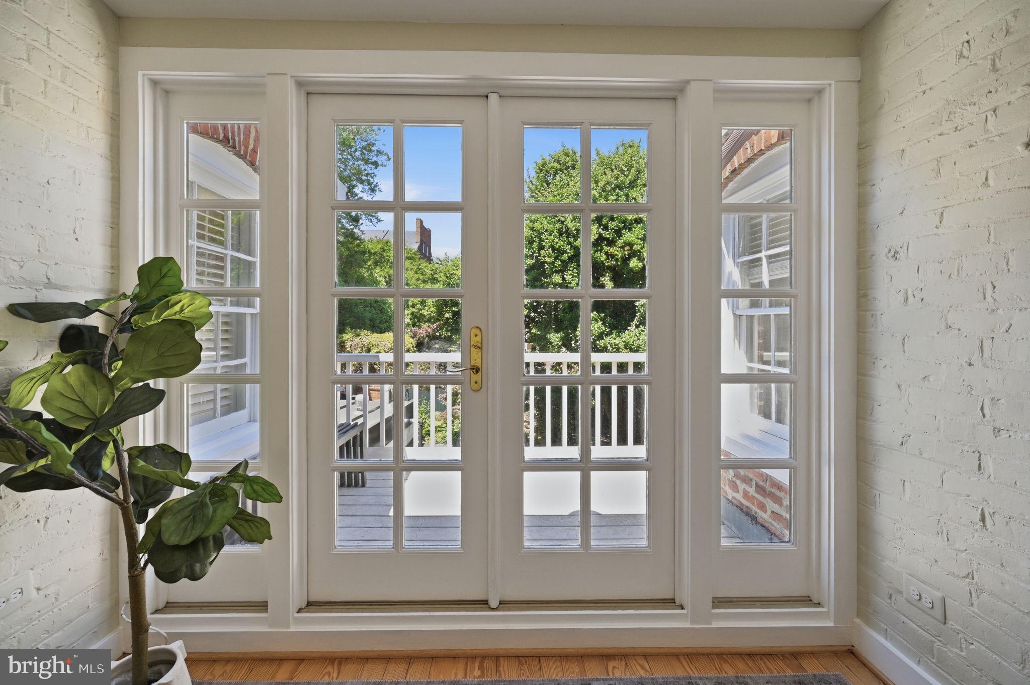 OLD TOWN ALEXANDRIA - Residential