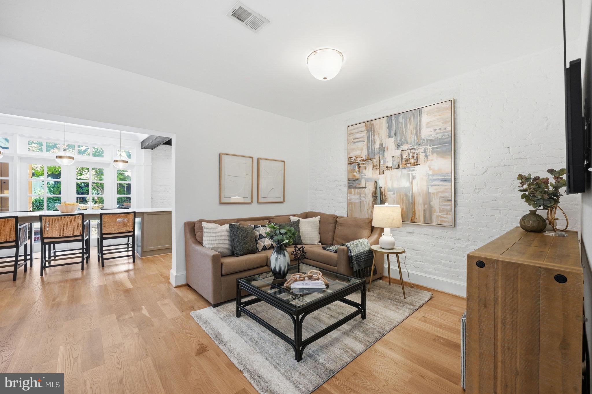 OLD TOWN ALEXANDRIA - Residential